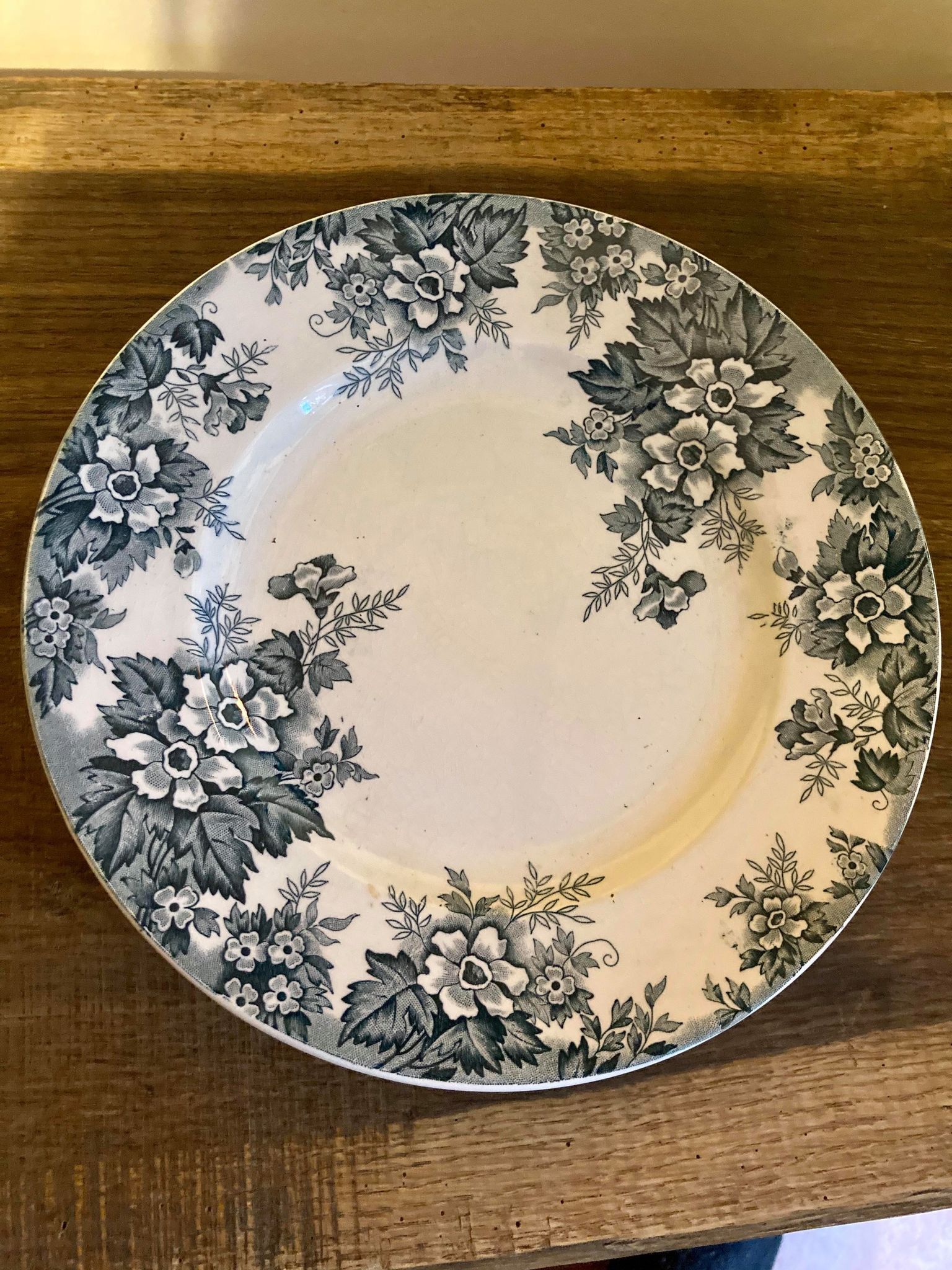 St. Amand Iron Earth pedestal dish - Marie-Louise model hamage