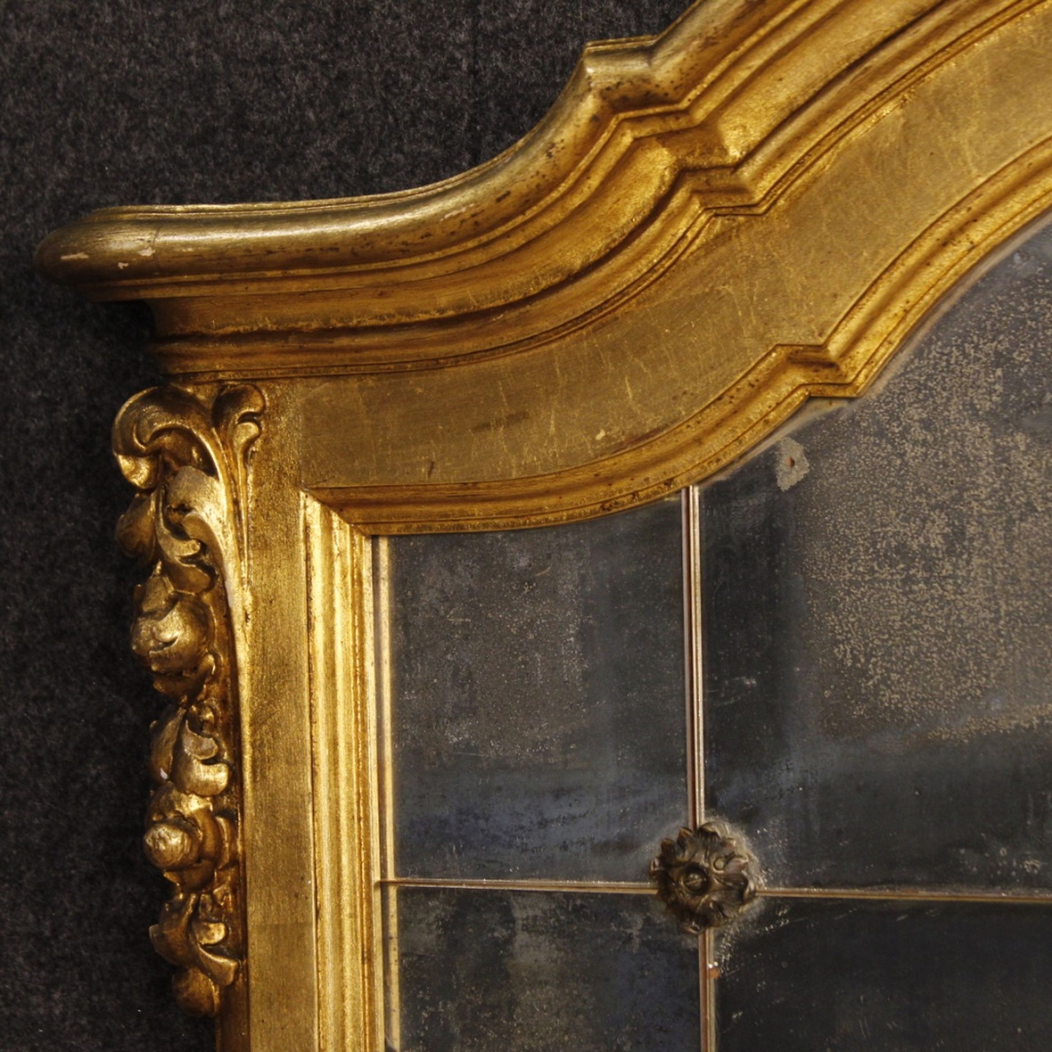 Italian gilded mirror made of wood and plaster 119x117cm