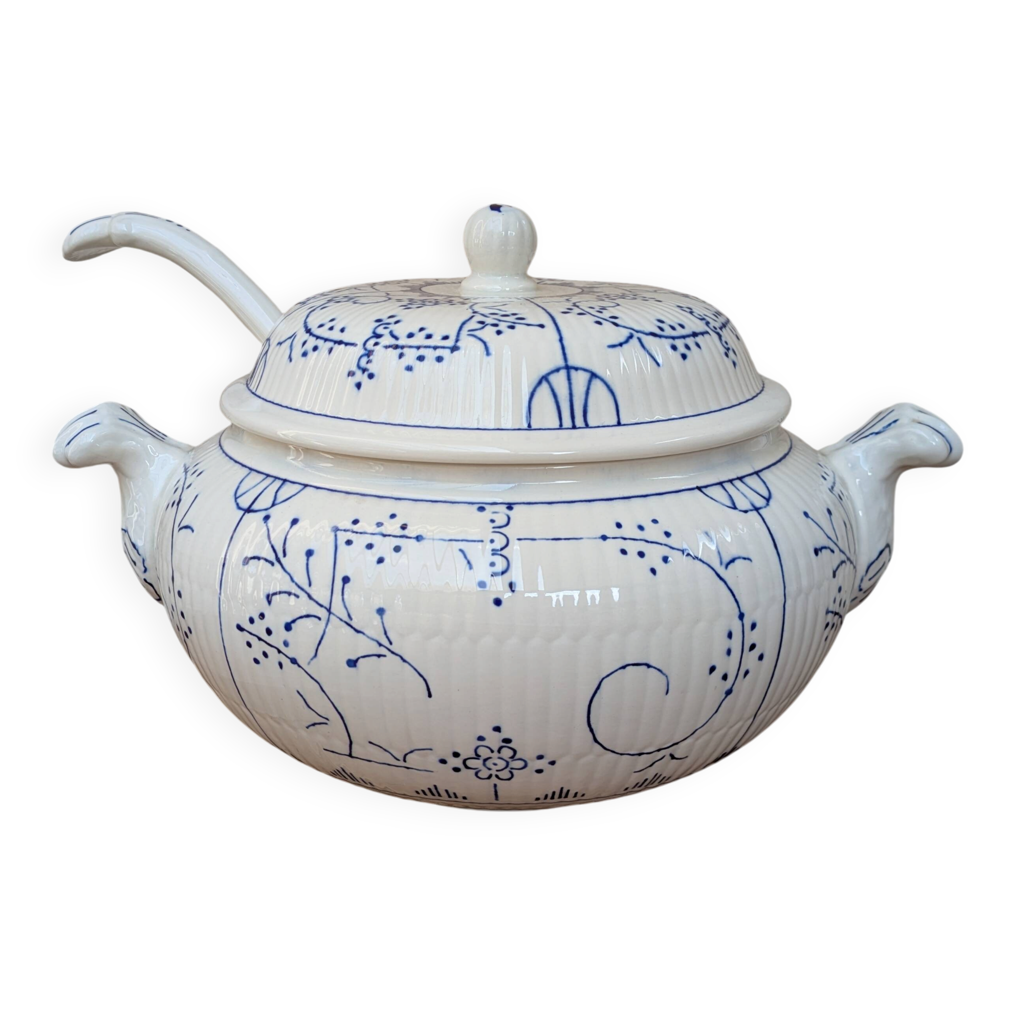 Soup tureen with lid and ladle Boch la Louvière model Copenhagen