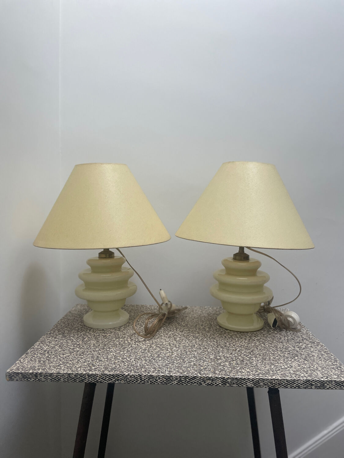 Pastel yellow opaline lamp