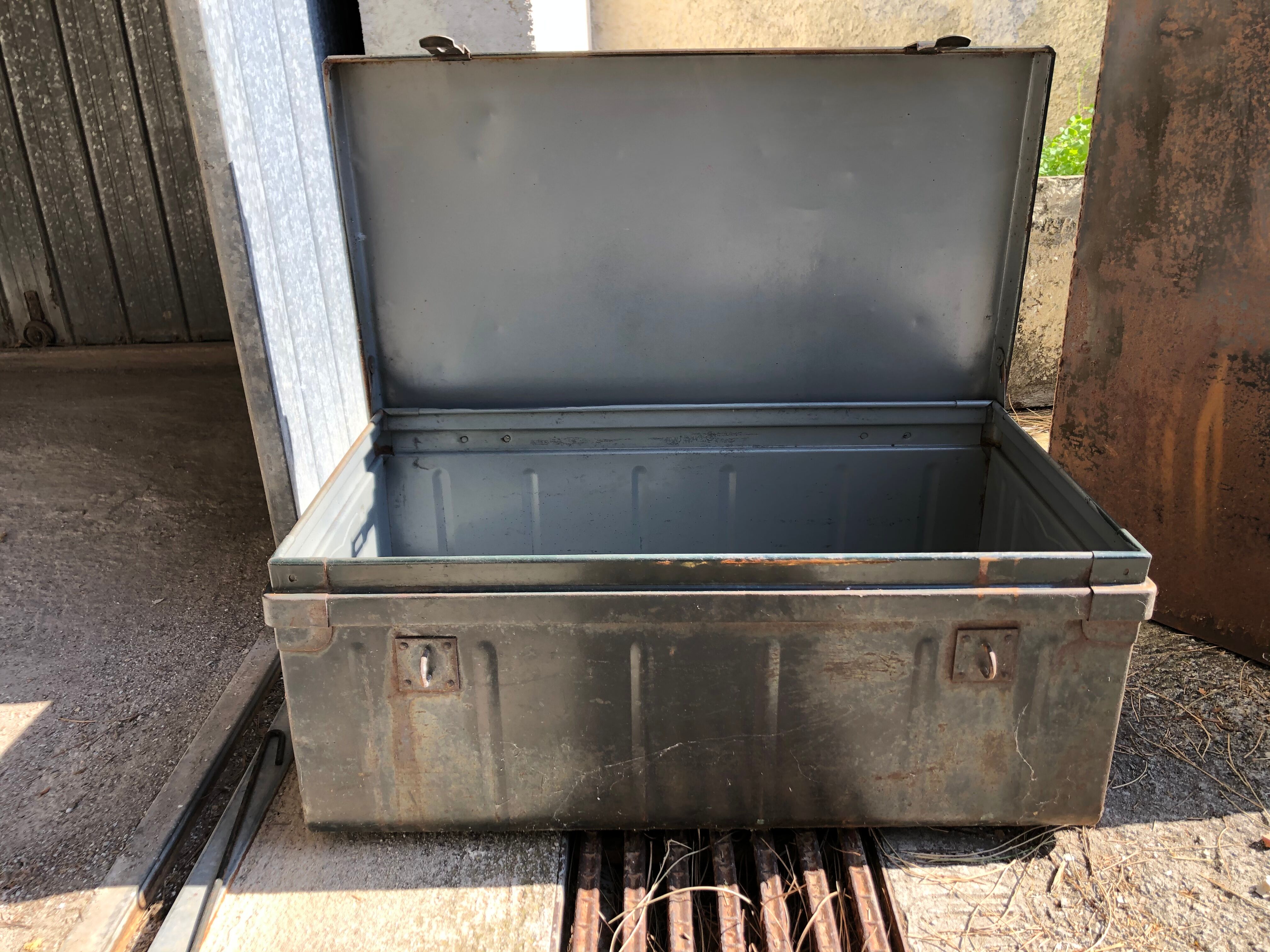 Metal storage trunk