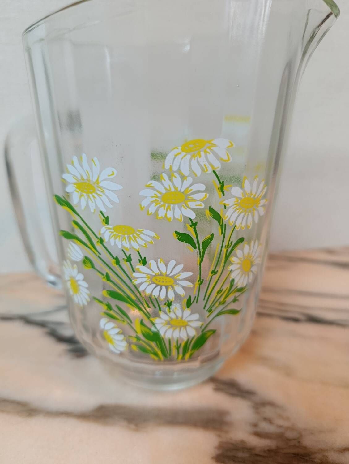 Orangeade service with a jug and six glasses featuring a daisy pattern.