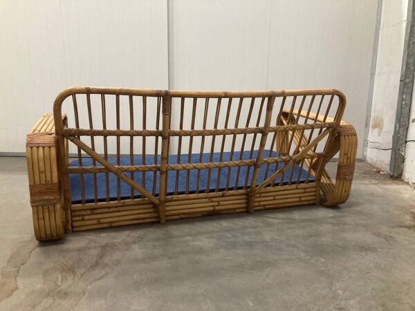 Sofa rectangulaire en rotin à six brins exclusif pour trois places, d'après Paul Frankl, années 50.