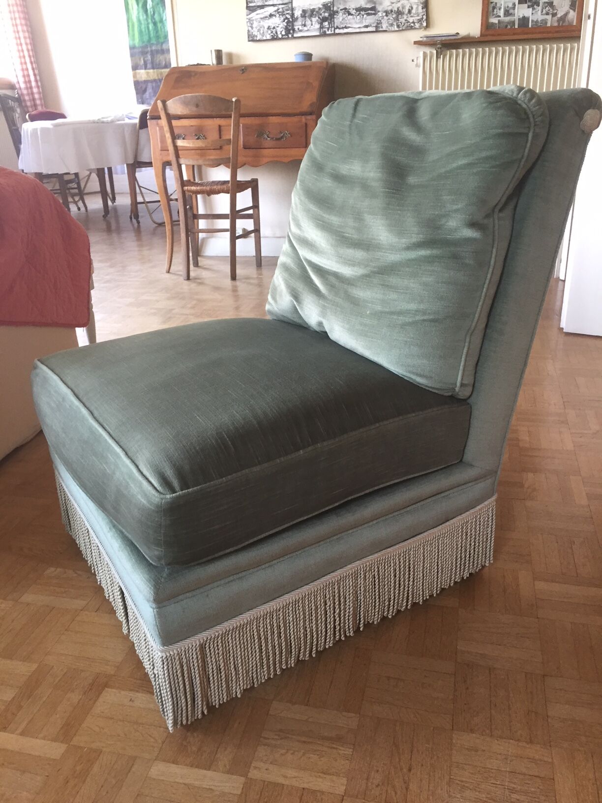 Pairs of armchairs with fringes