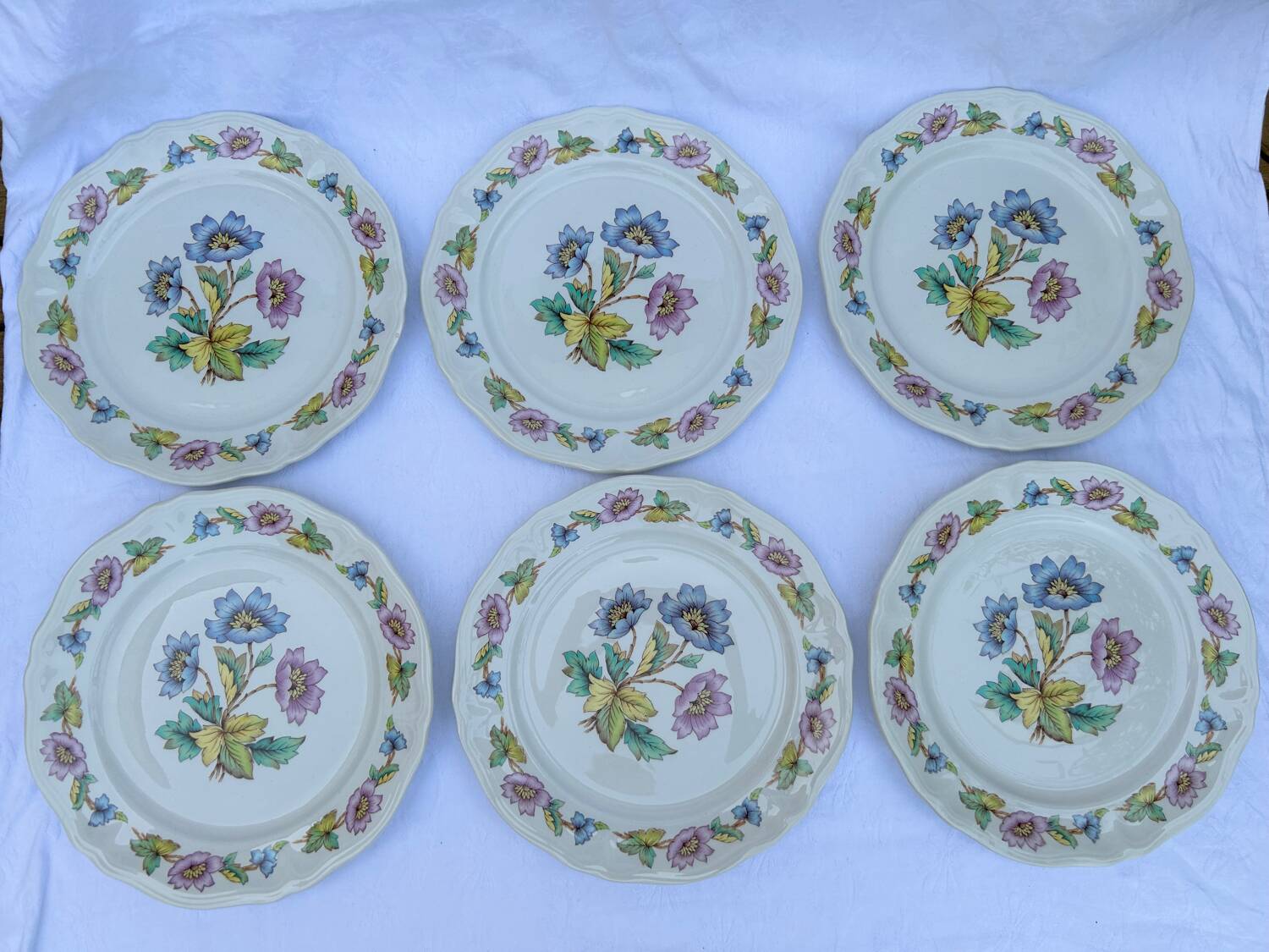 Set of 6 Moulins des Loups flat plates