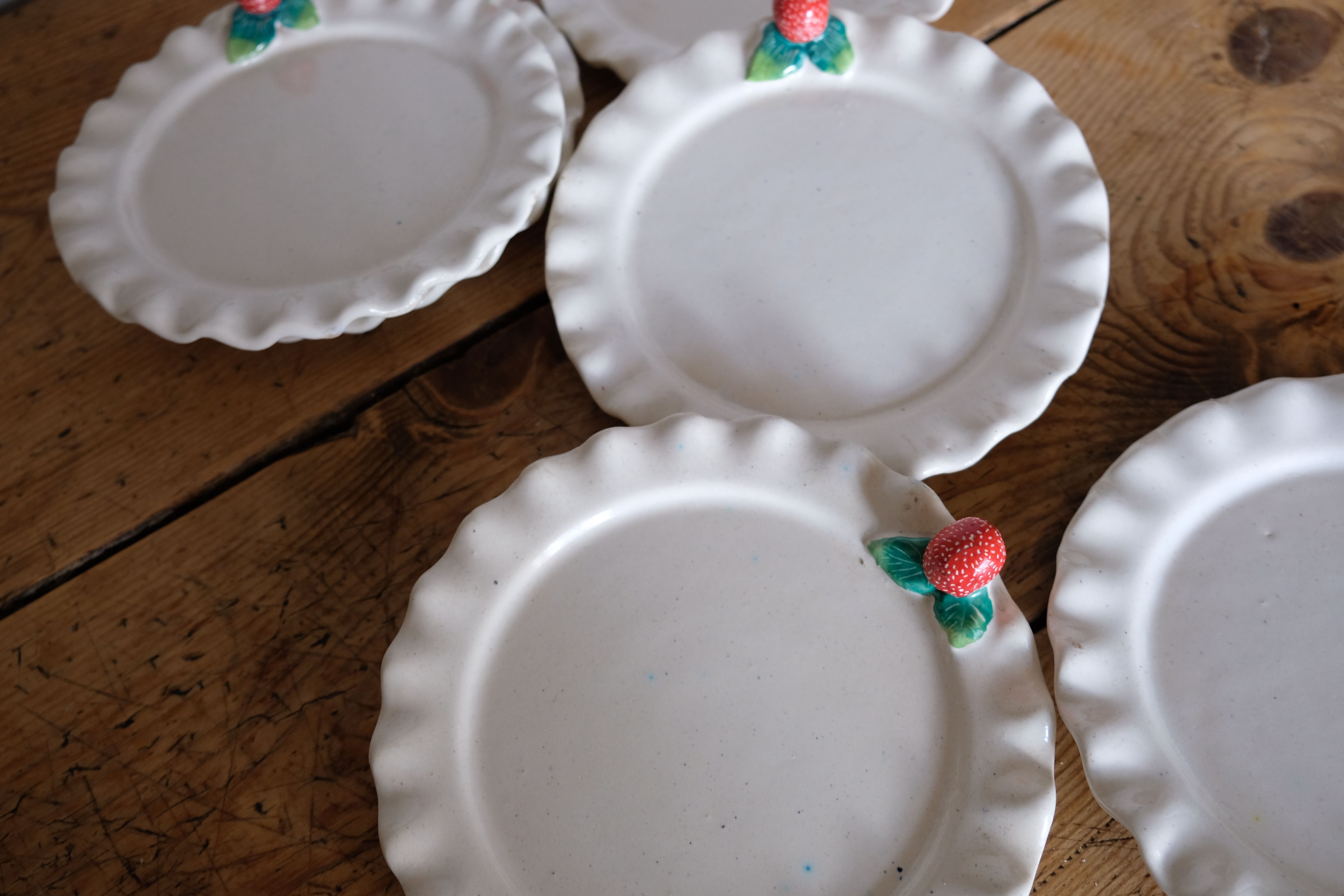 Service dessert in old strawberry Moutiers