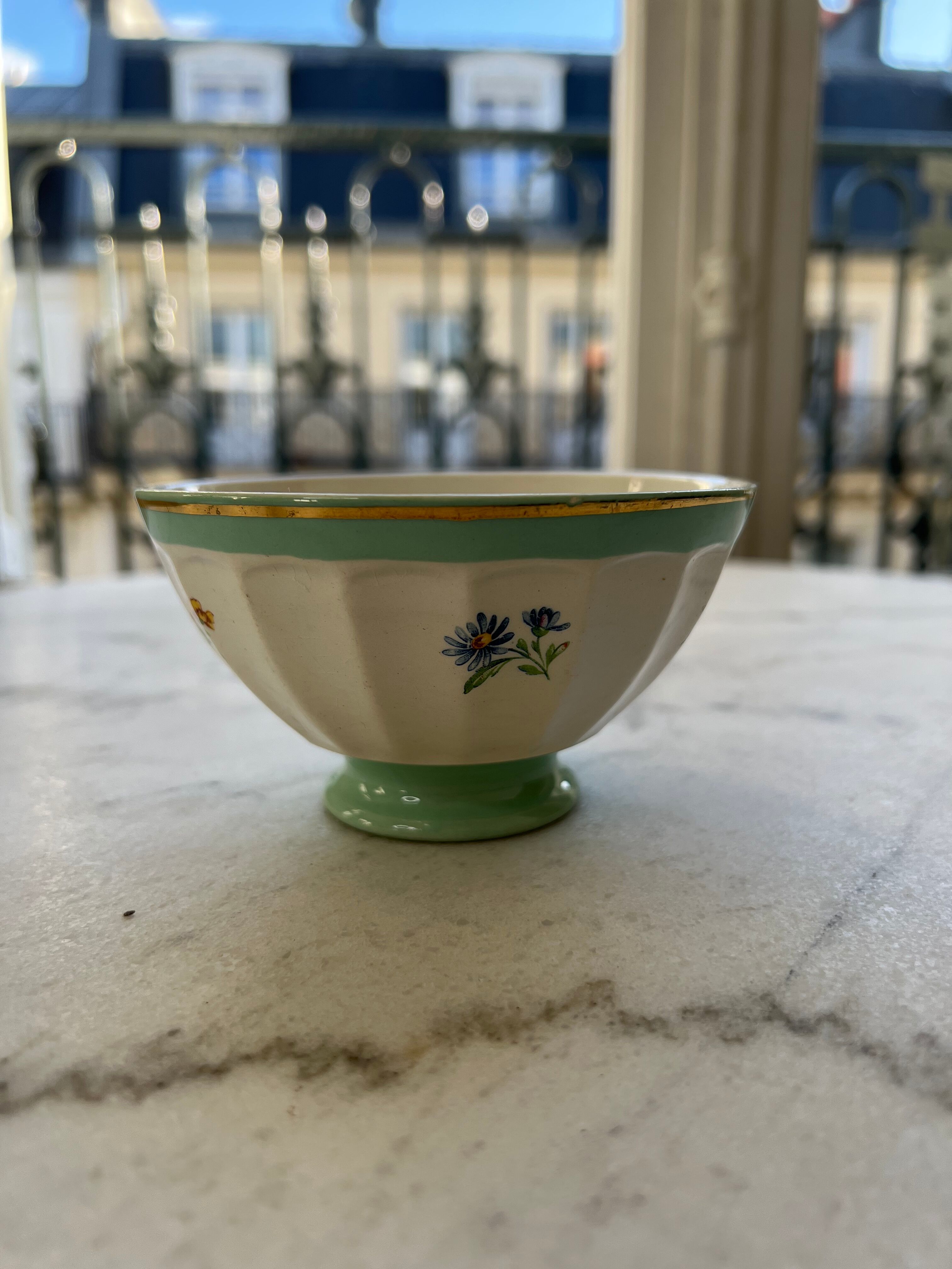 Floral pattern bowl