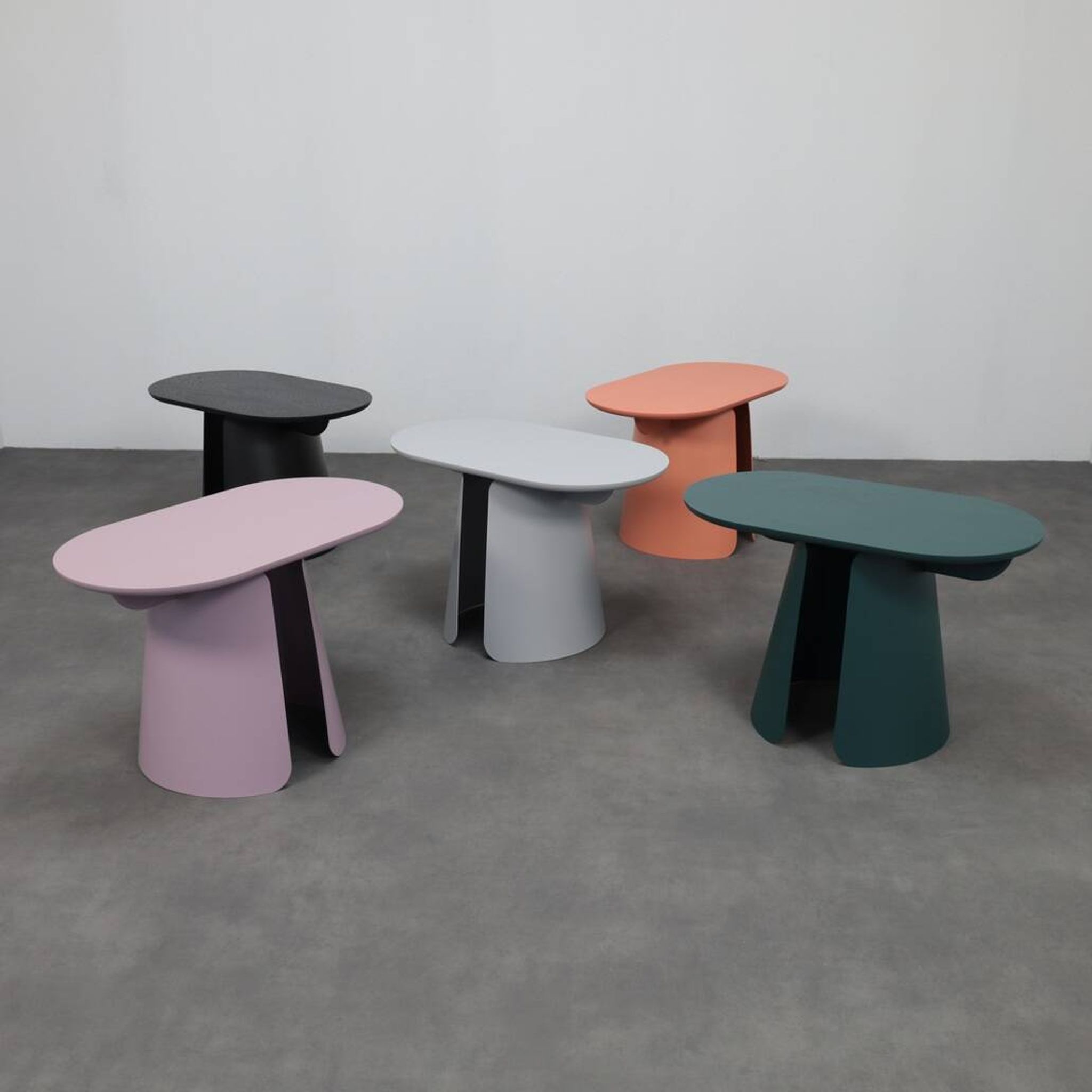 Side table Totem Pill by Puik Design pink