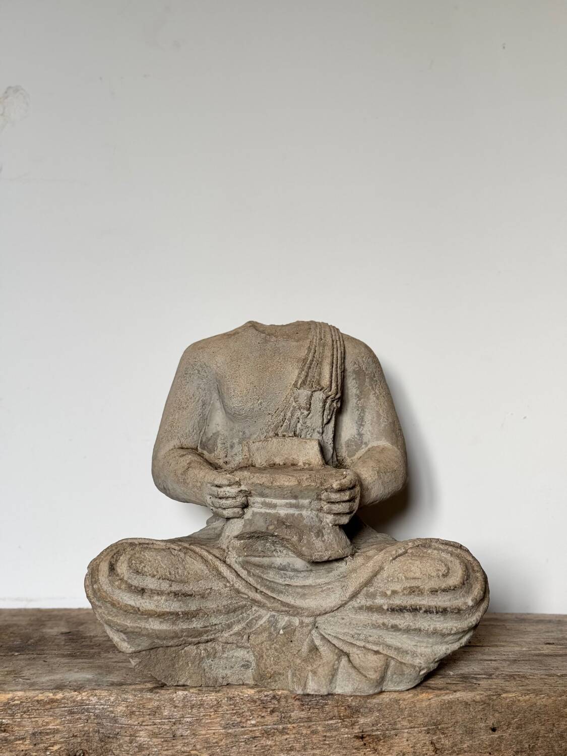 Bouddha acéphale en pierre XXe