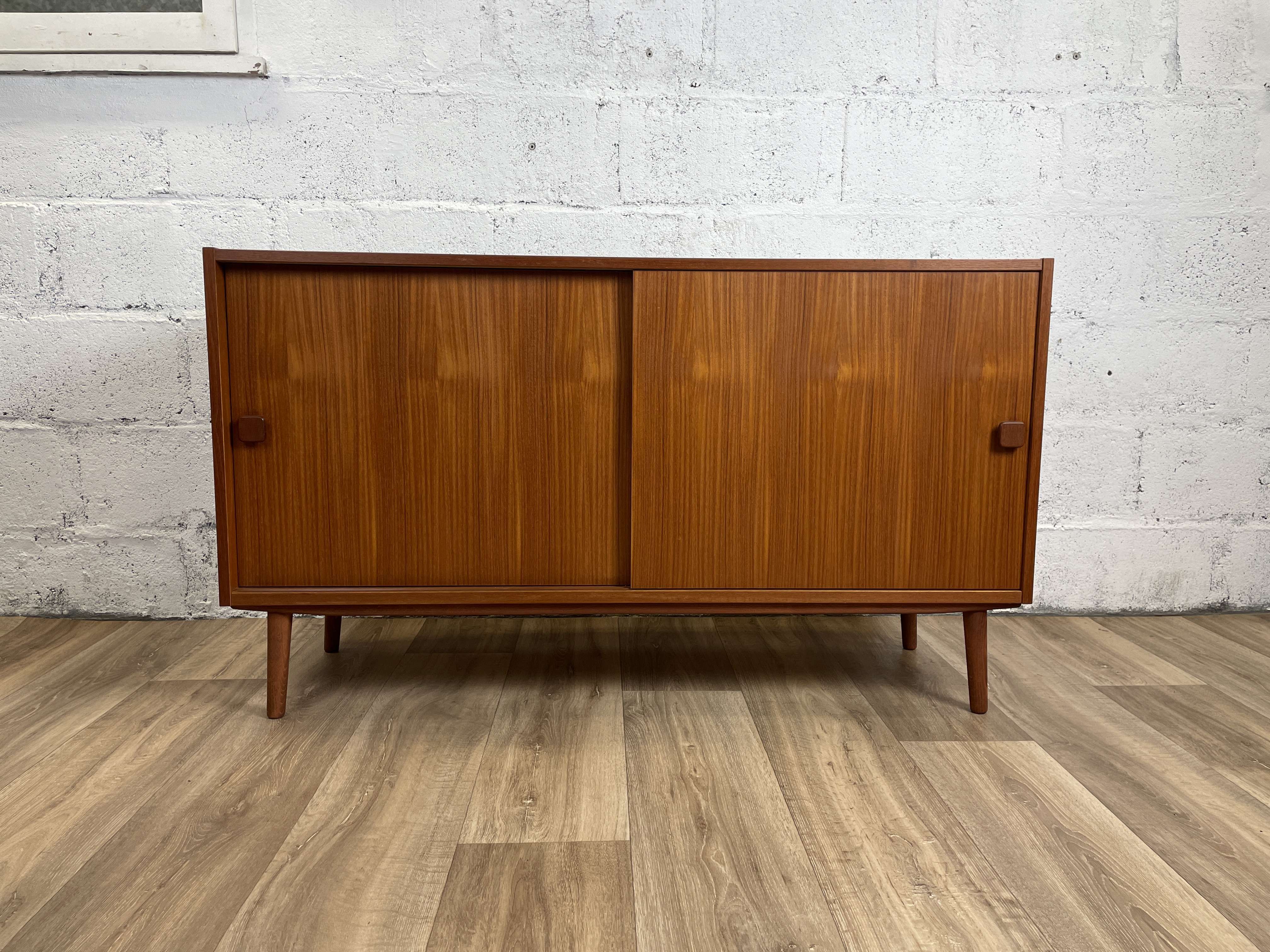 Scandinavian mid-length teak teak row, 60s