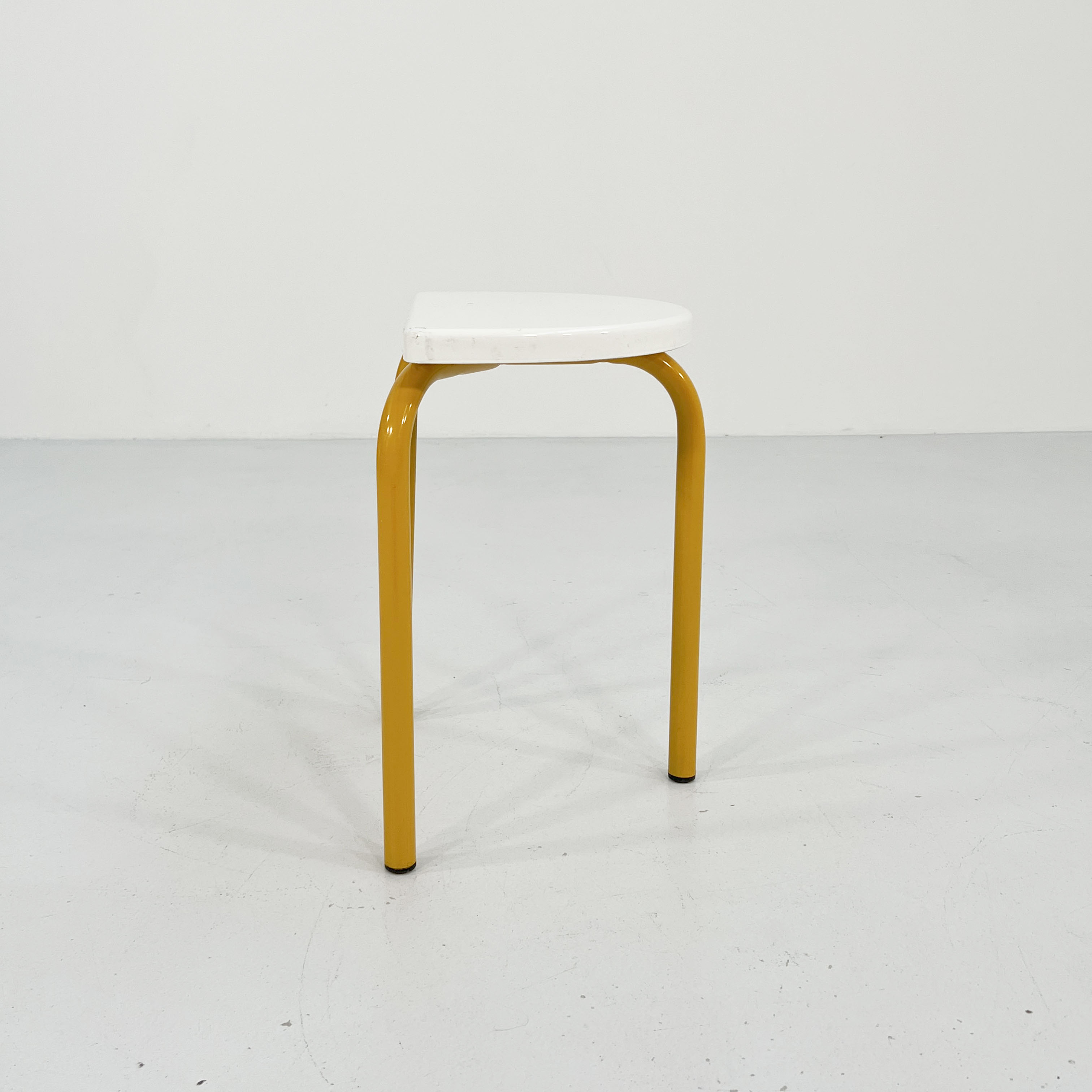 Tabouret tubulaire jaune,1970s