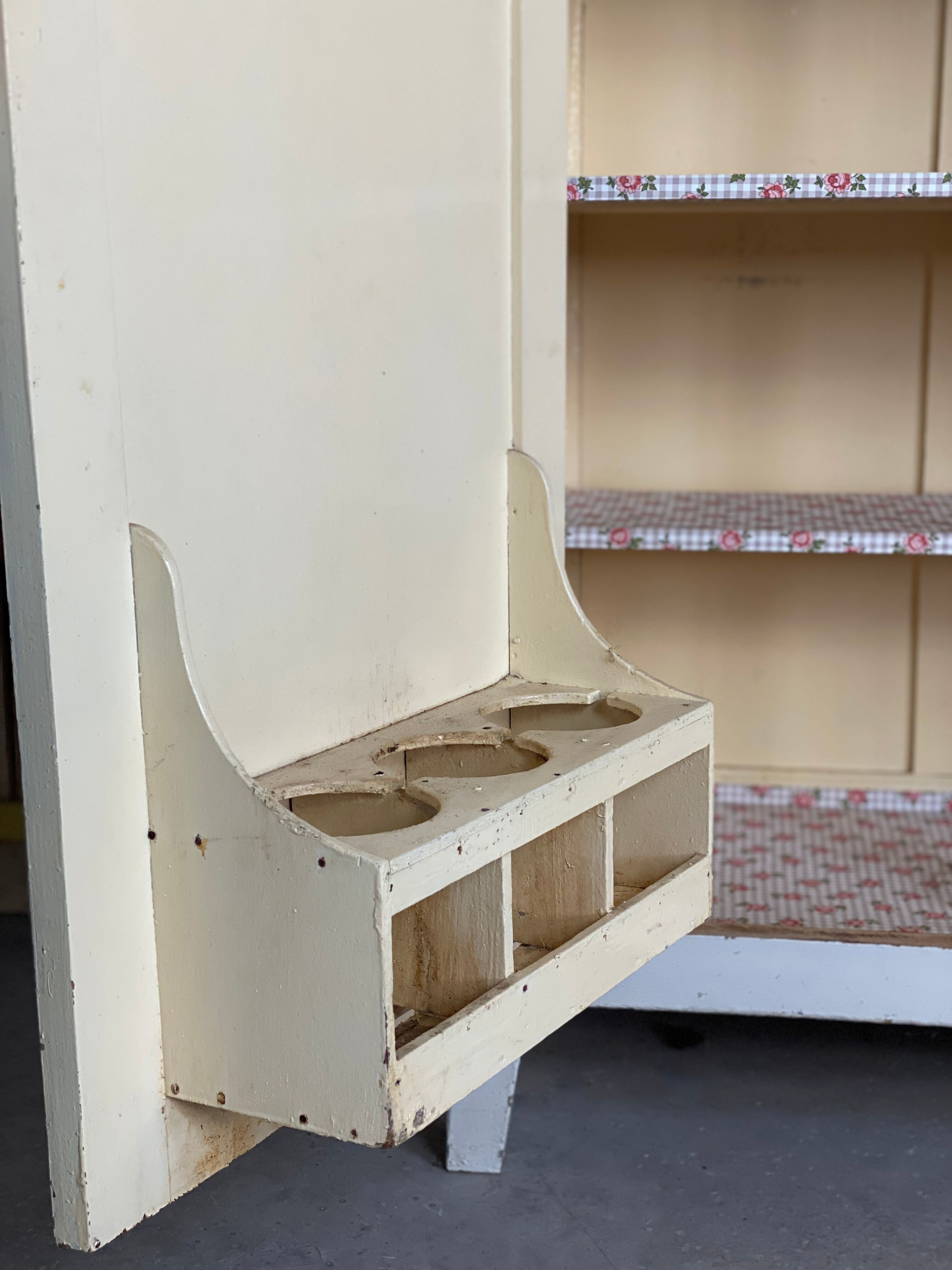 White parisian cabinet