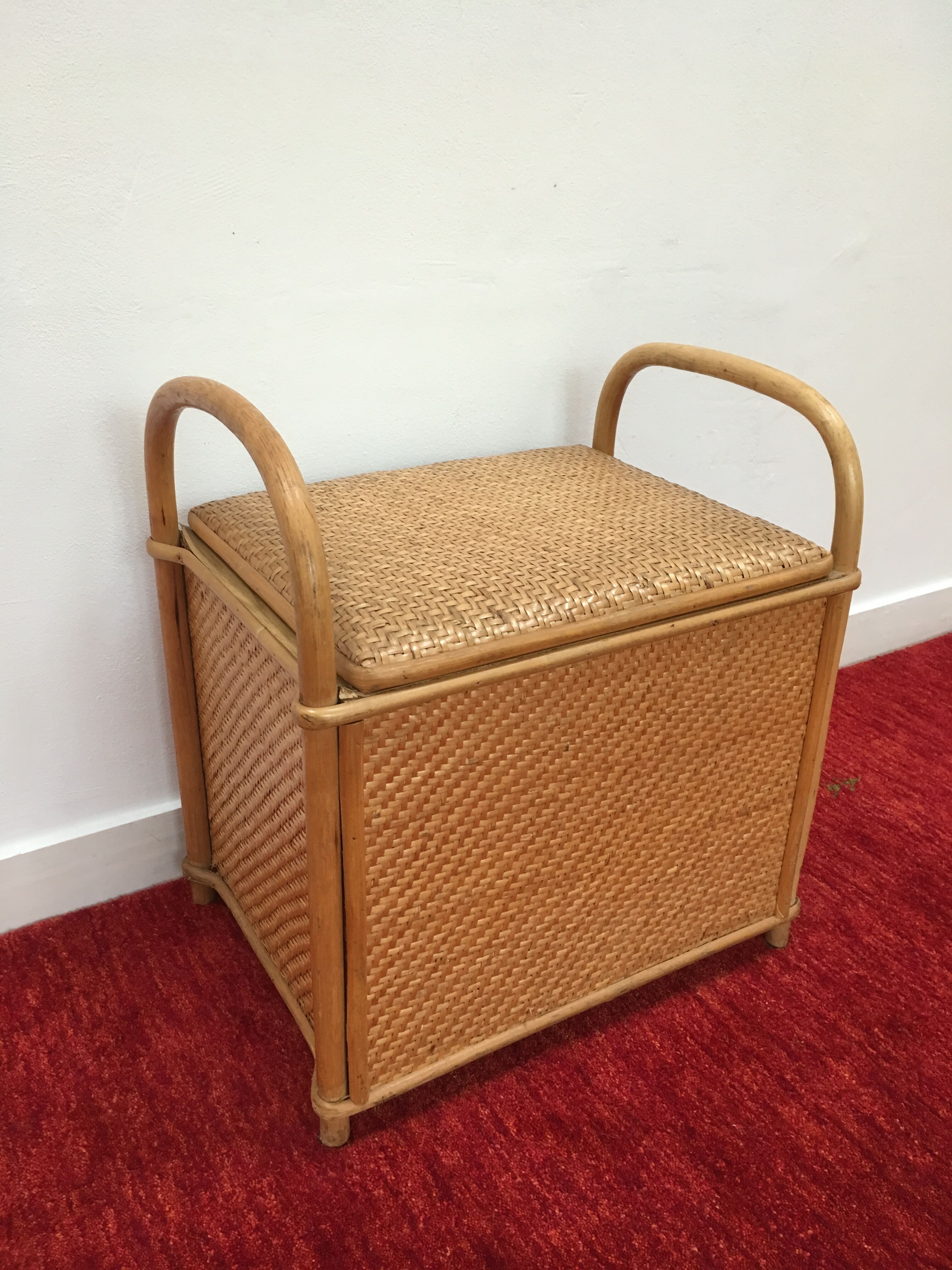 Coffre banc vintage en rotin tressé