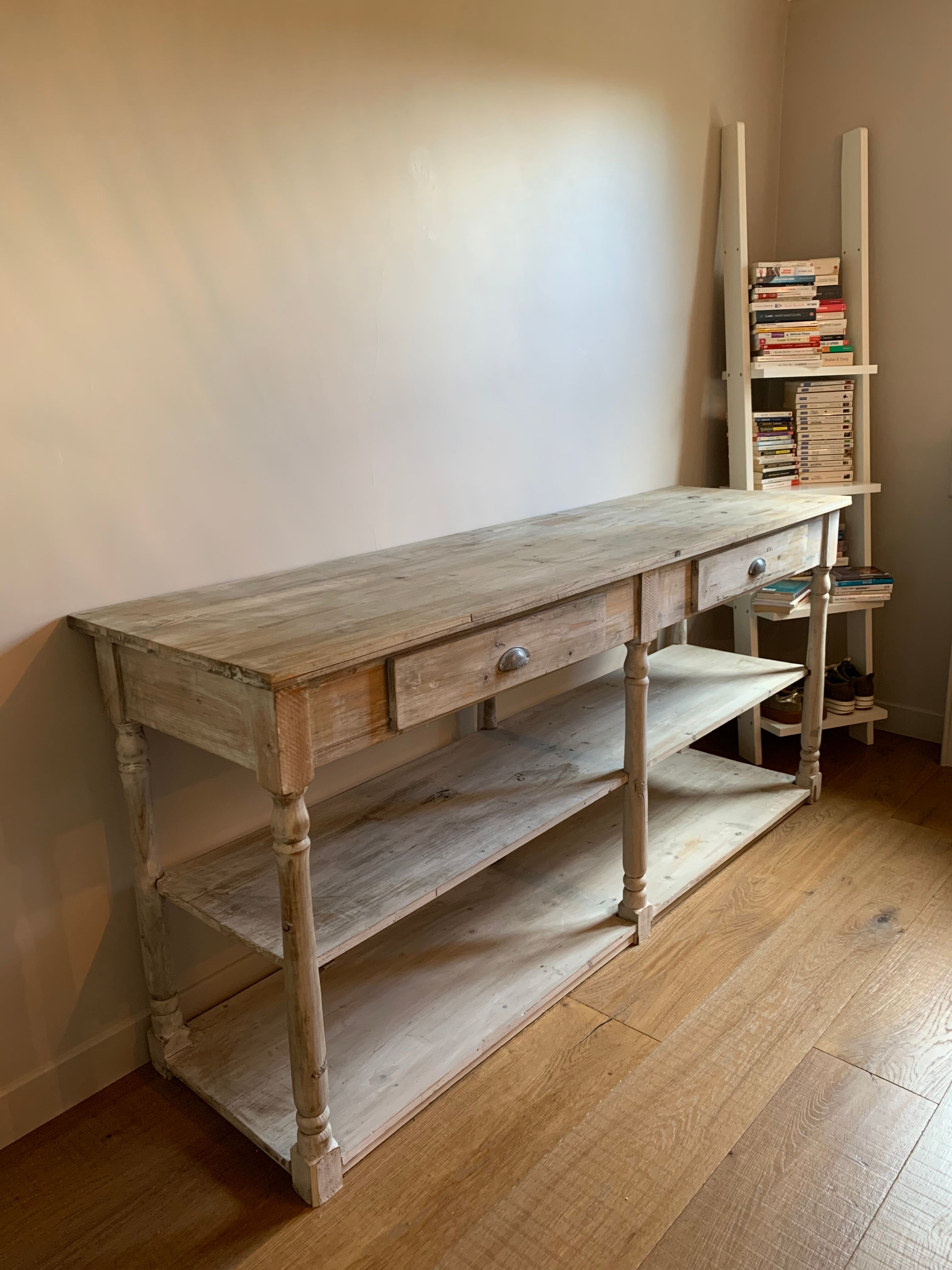 Console in lacquered wood