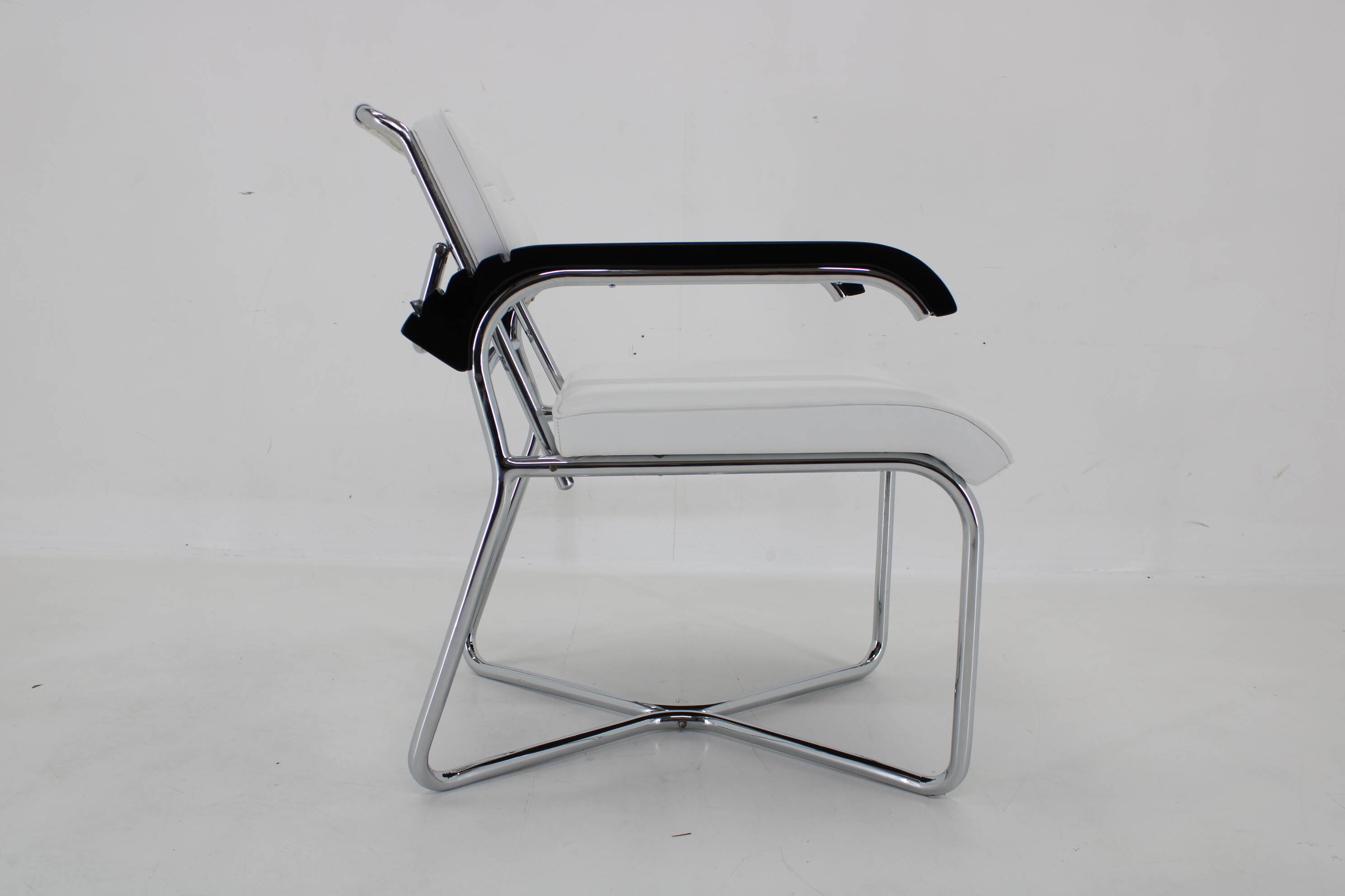 1940s Rare Restored Bauhaus Chrome Plated Adjustable Armchair in White Leather, Czechoslovakia