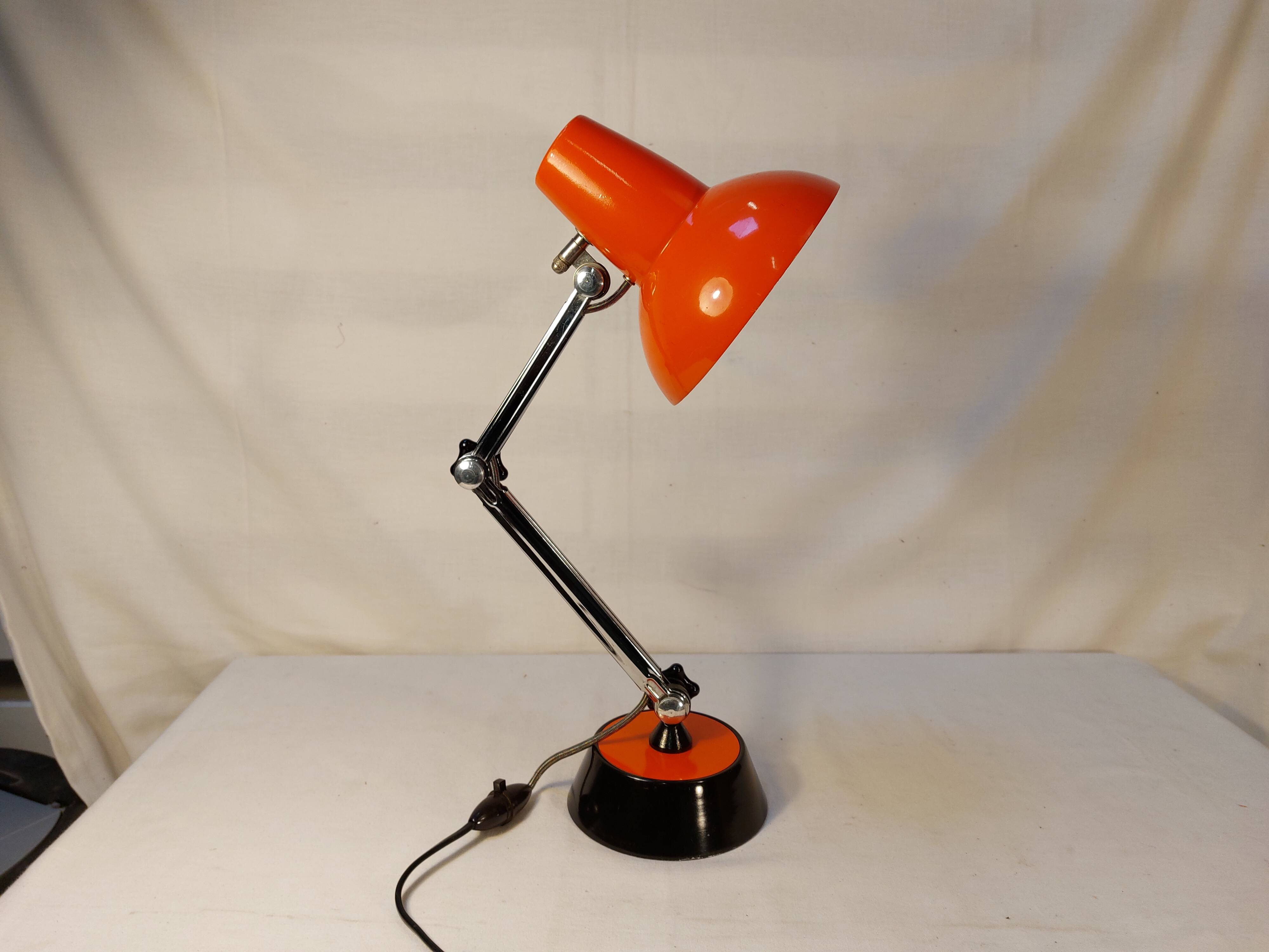 Vintage red articulated desk lamp - 70s/80s.