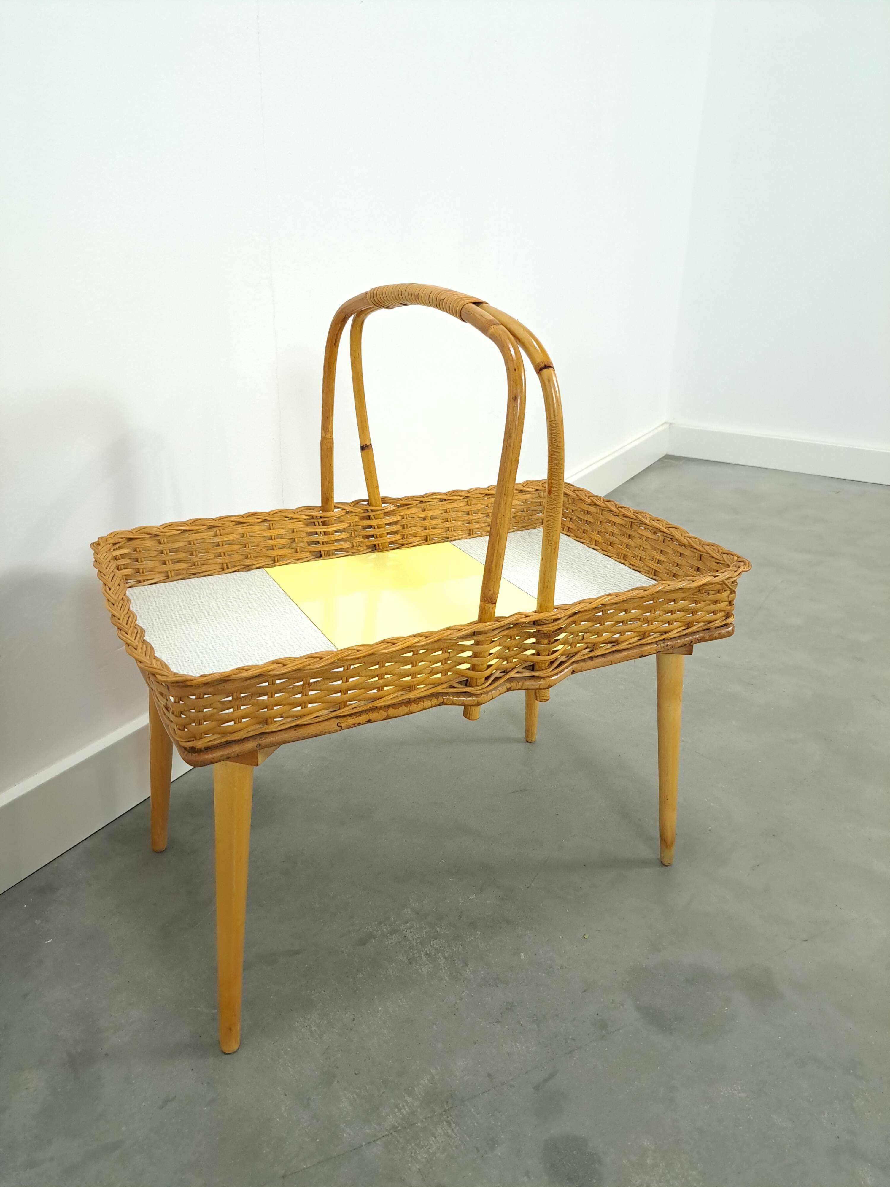 Rattan vintage tray on legs with yellow formica, fruit basket
