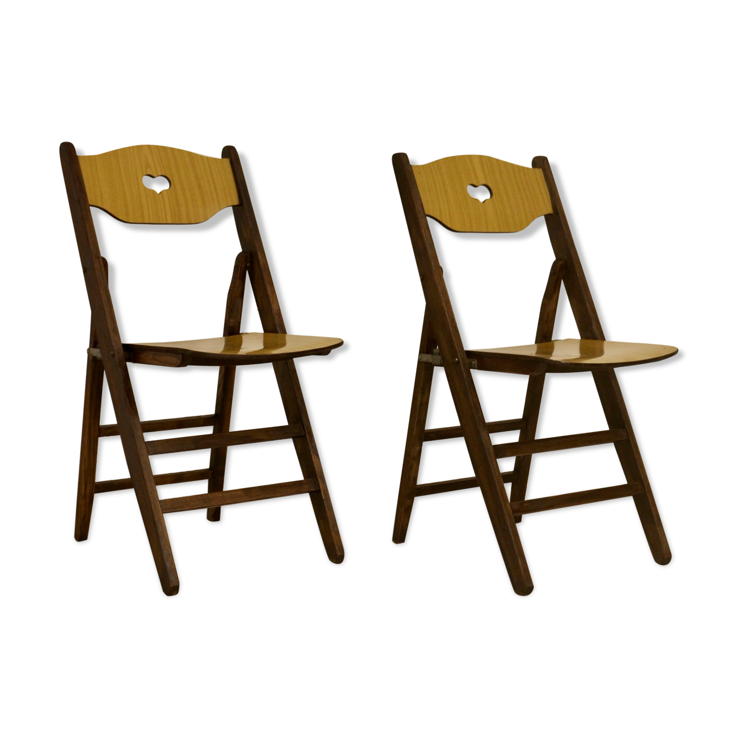 Pair of vintage folding chairs year 50 sculpted backrest.