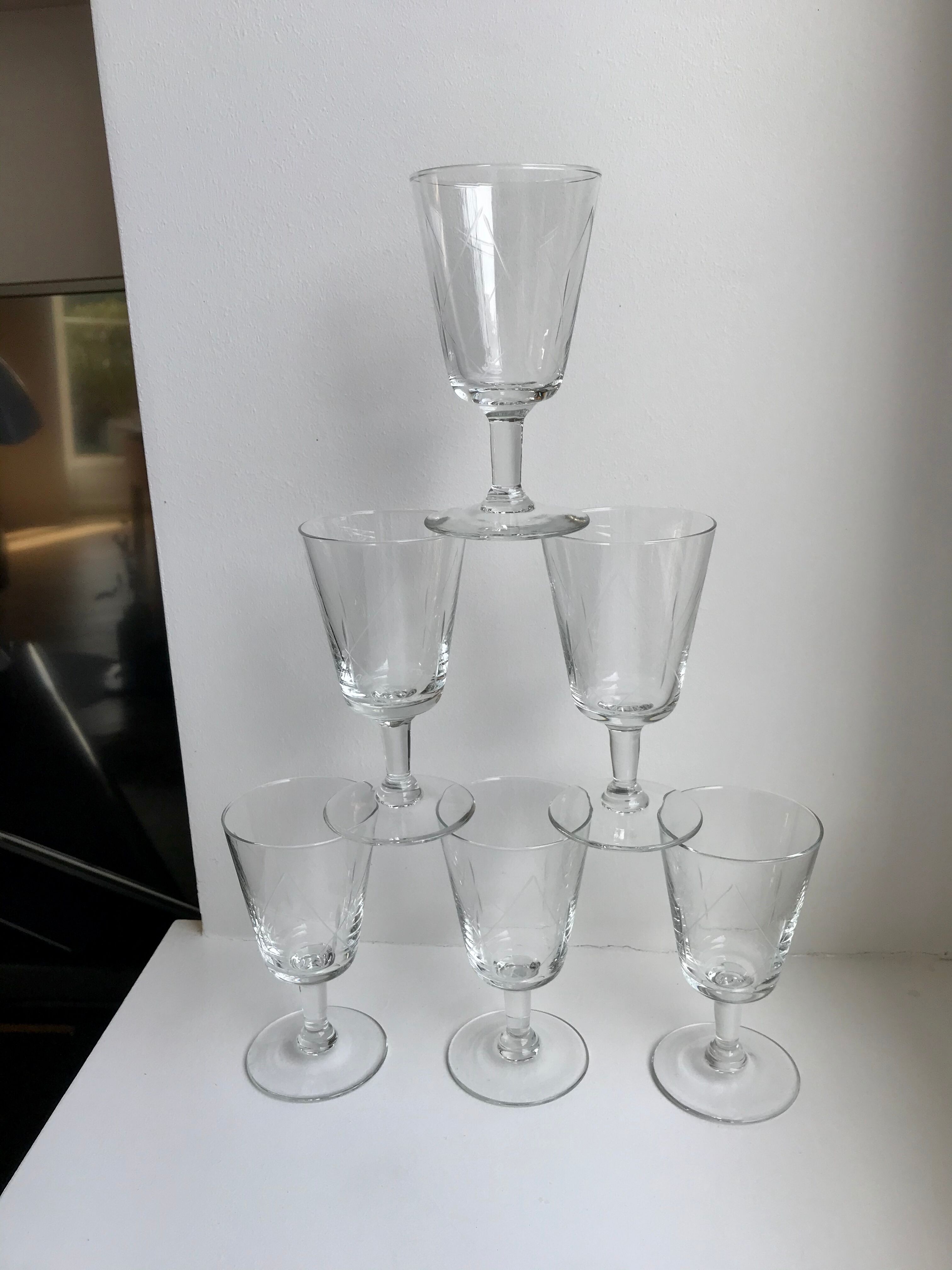 Set of 6 crystal wine glasses engraved 60s