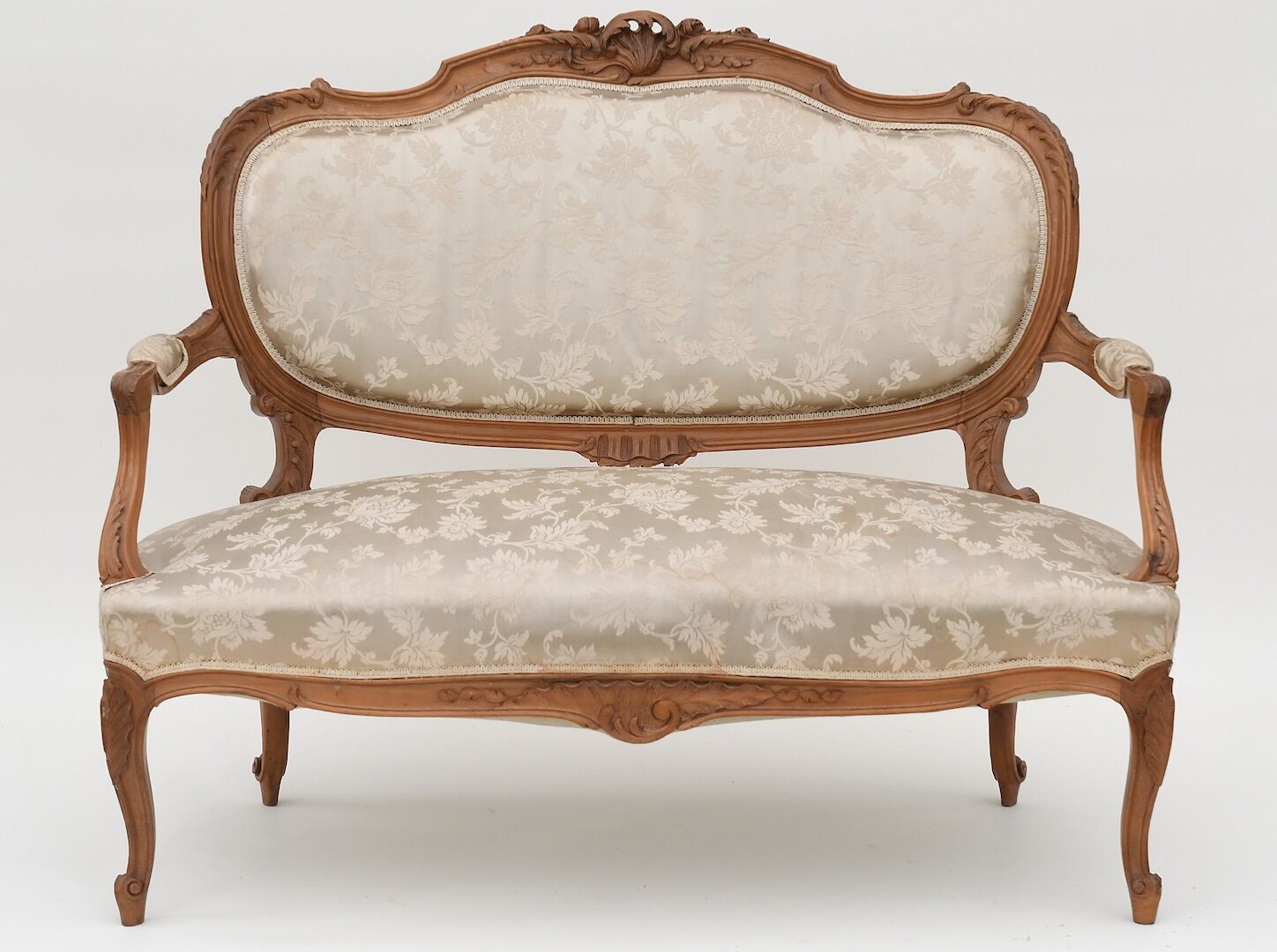 Mobilier de salon de style Louis XV
