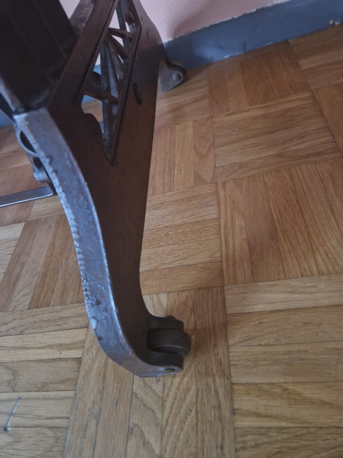 Sewing machine table