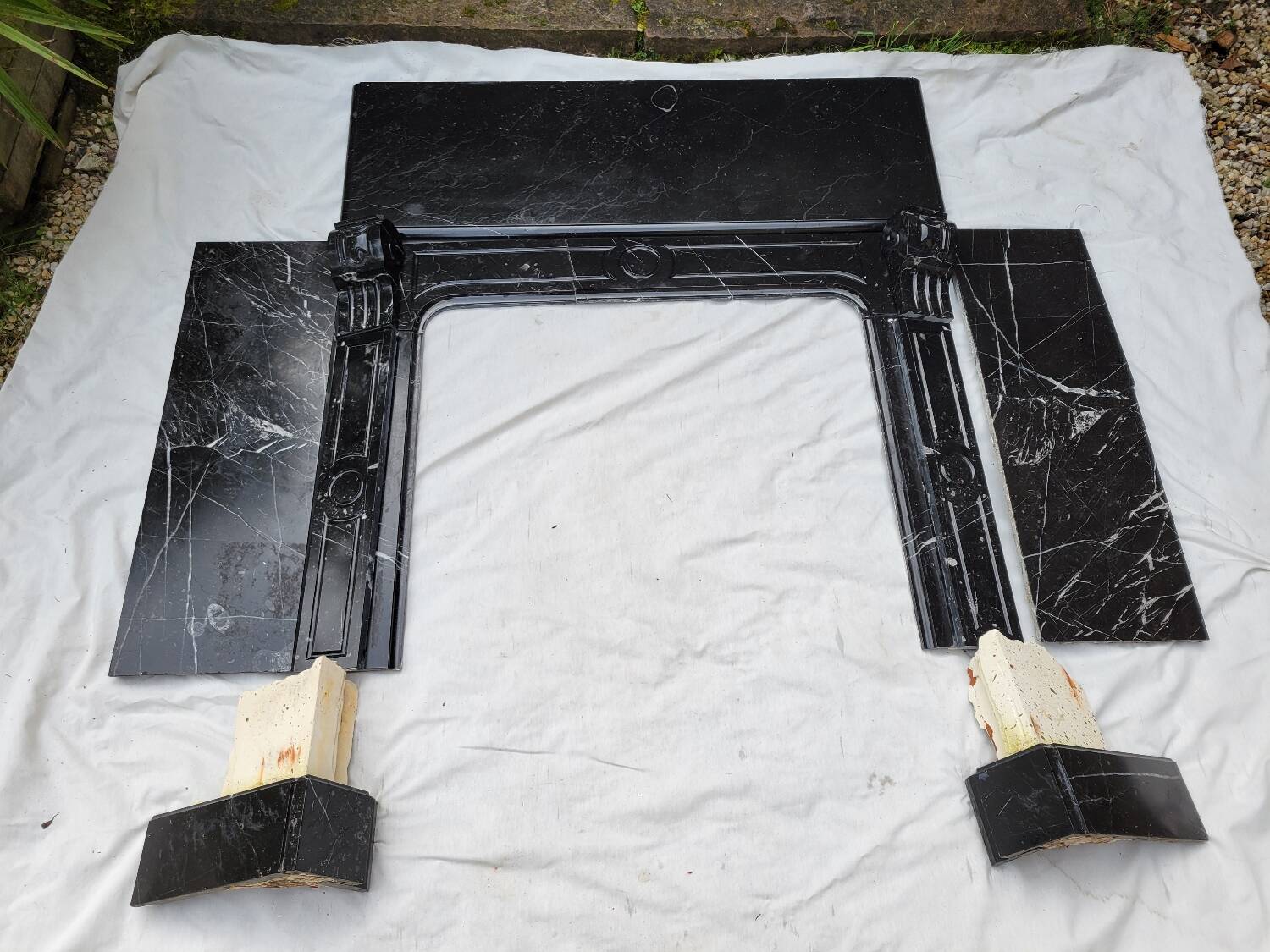 Pompadour fireplace with black marble modillions