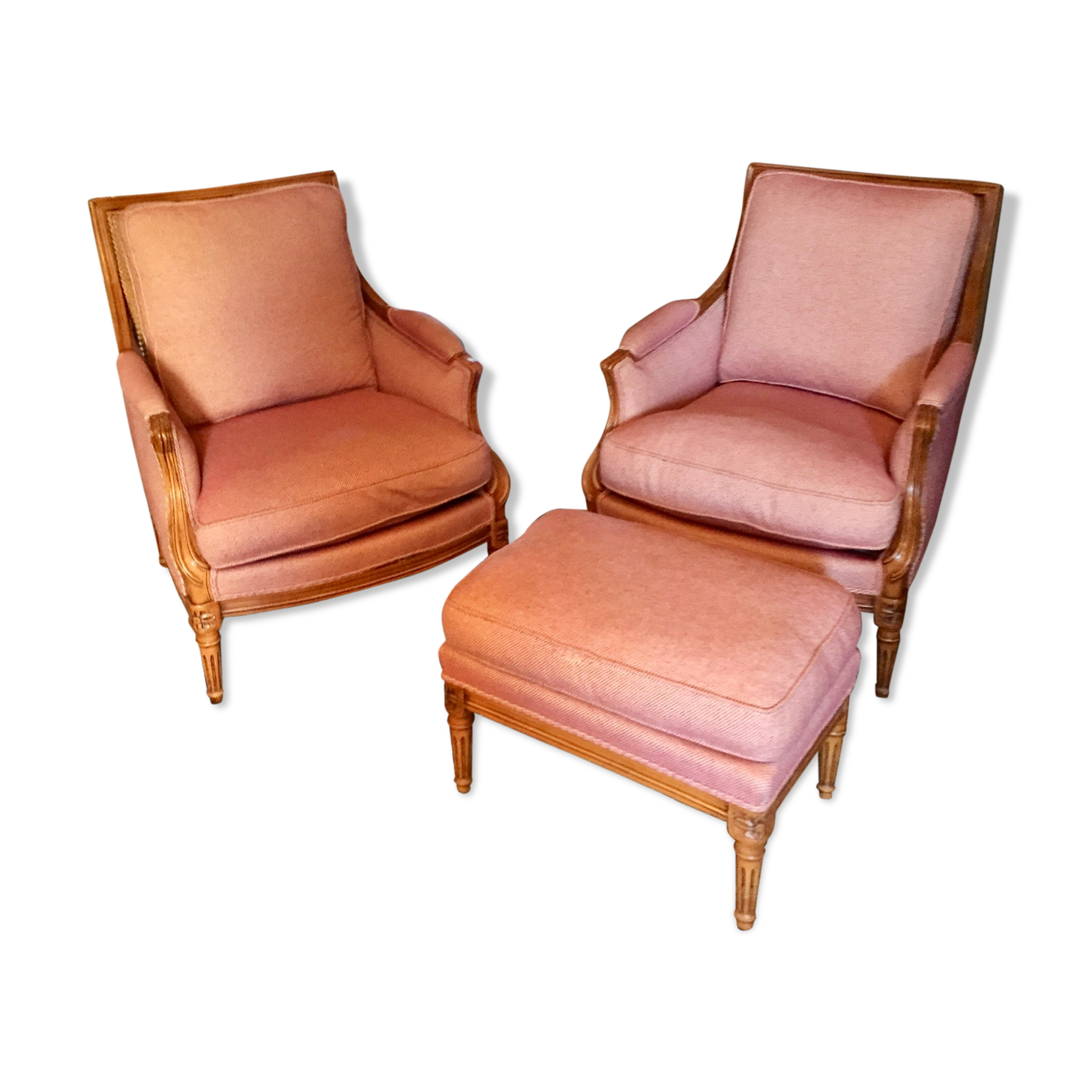 Paire de bergères et ottoman de la maison Gilles Nouailhac