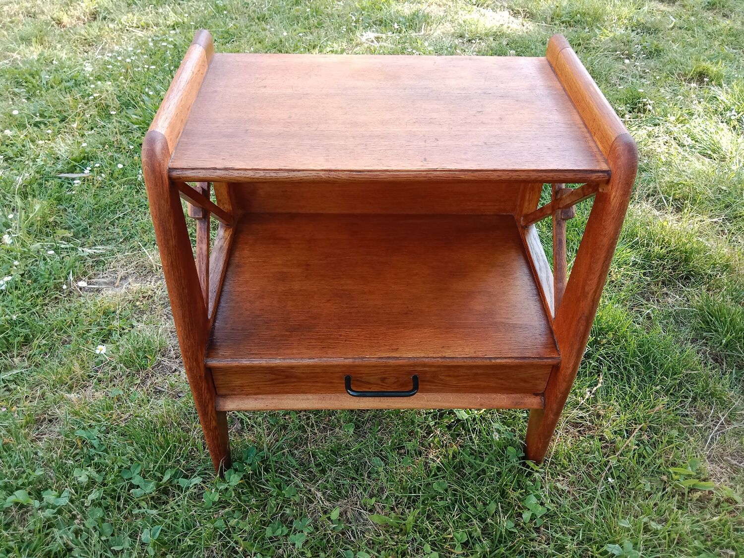 Table de chevet à croisillons