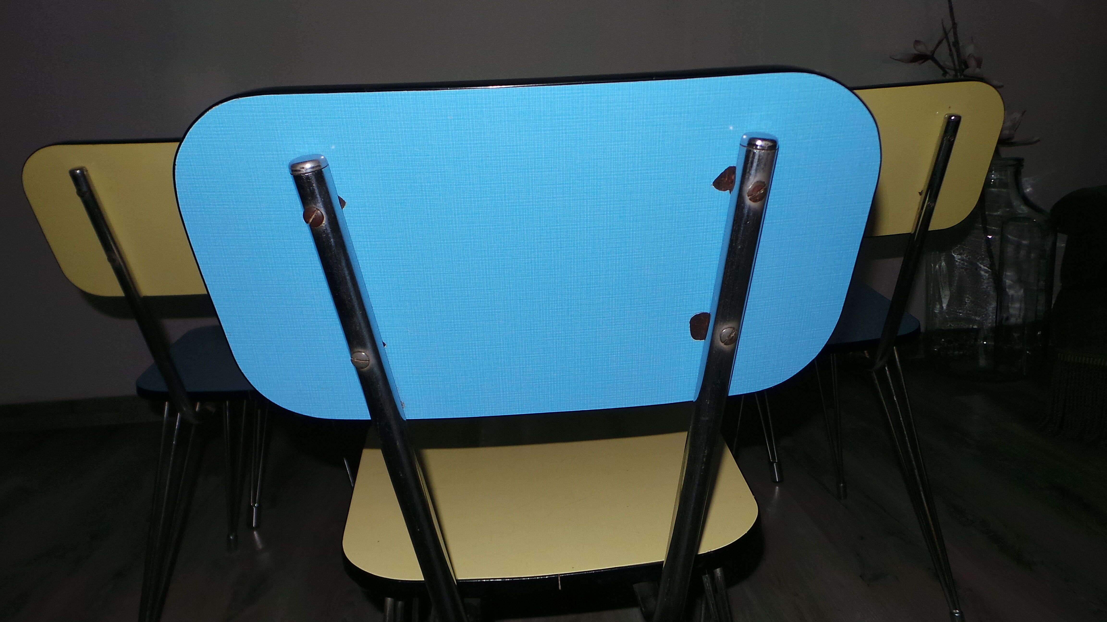 Table et 4 chaises en formica avec pieds eiffels vintage Sif