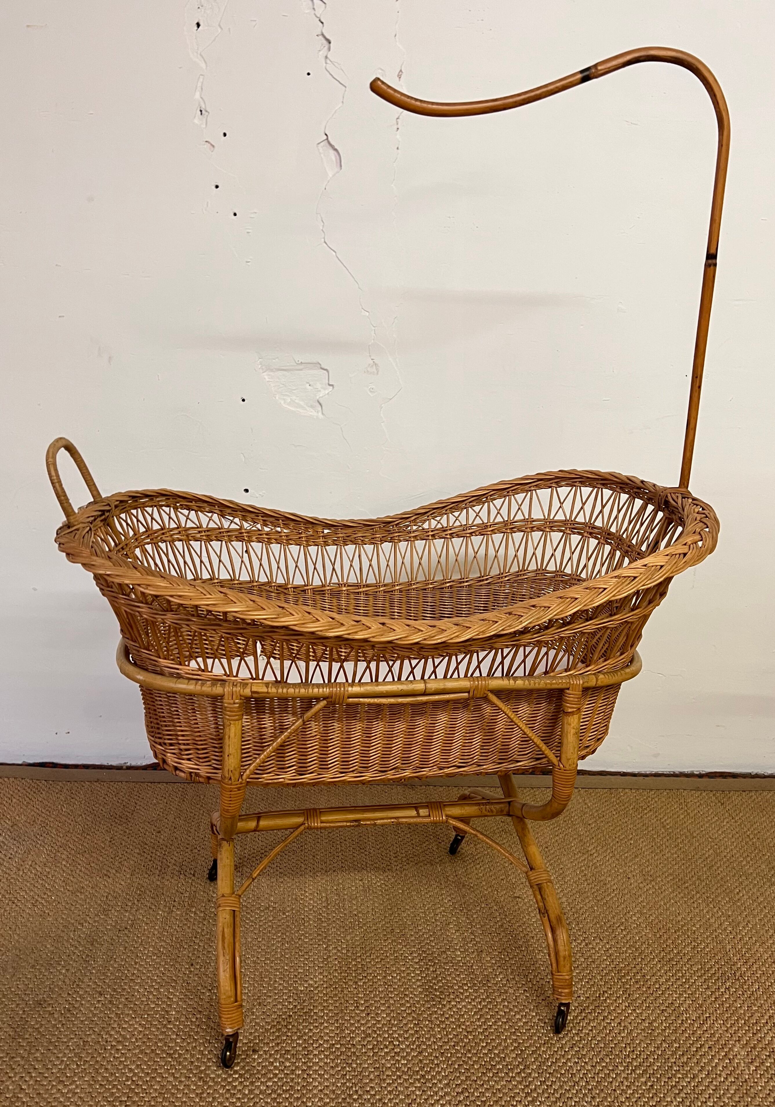 Rattan cradle on wheels