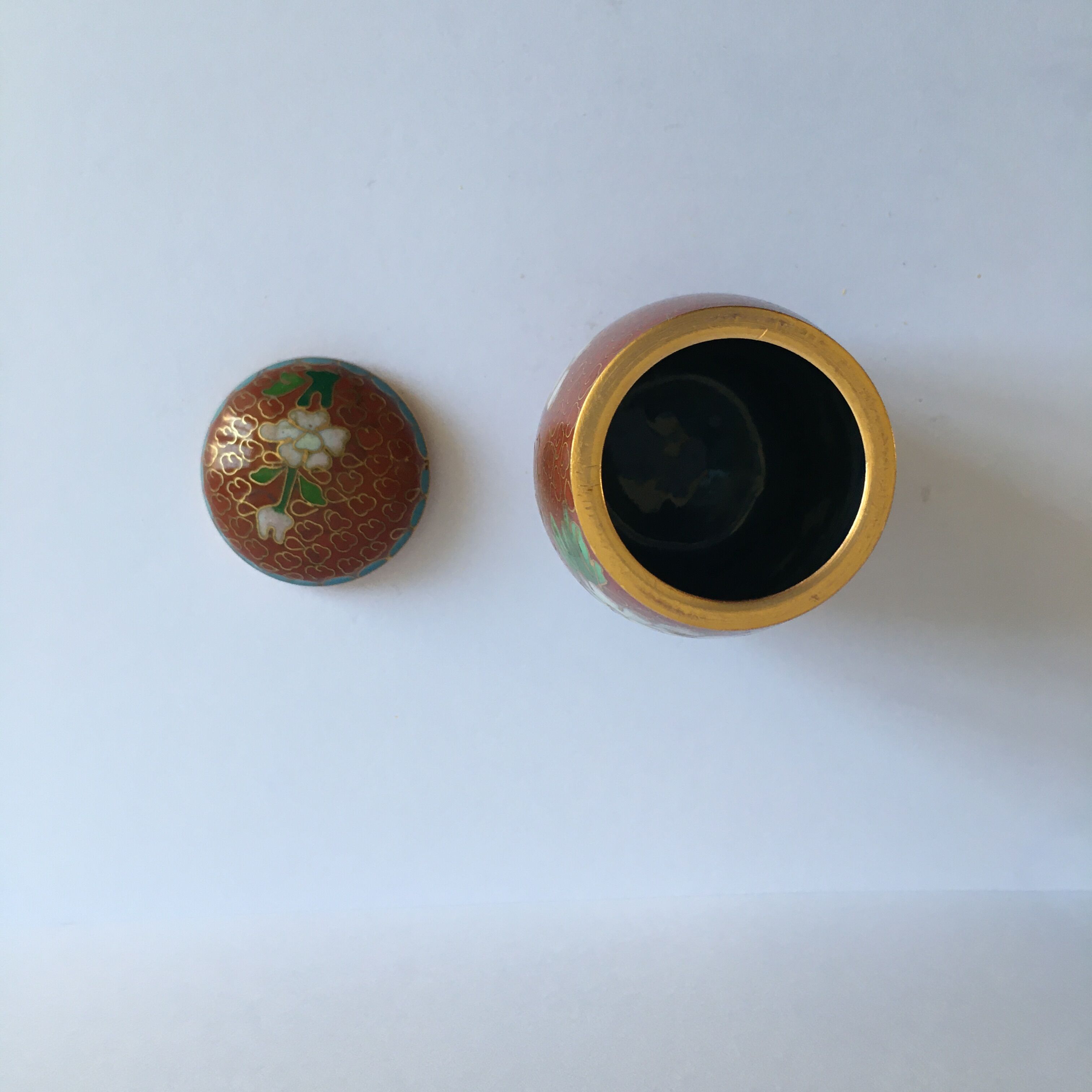 Small Chinese box partitioned enamels