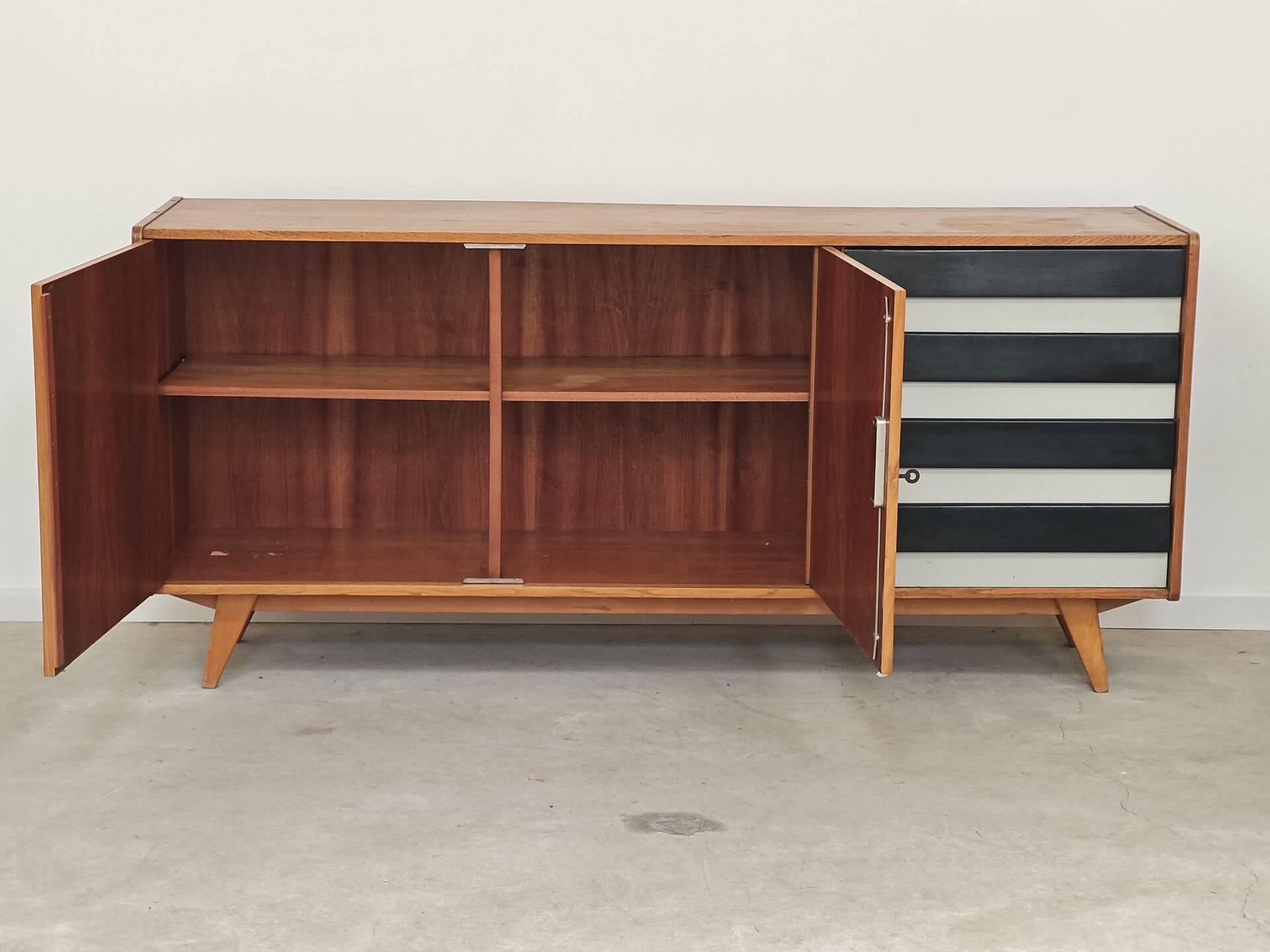 Enfilade U460 in white and black by Jiri Jiroutek for Interier Praha 1960