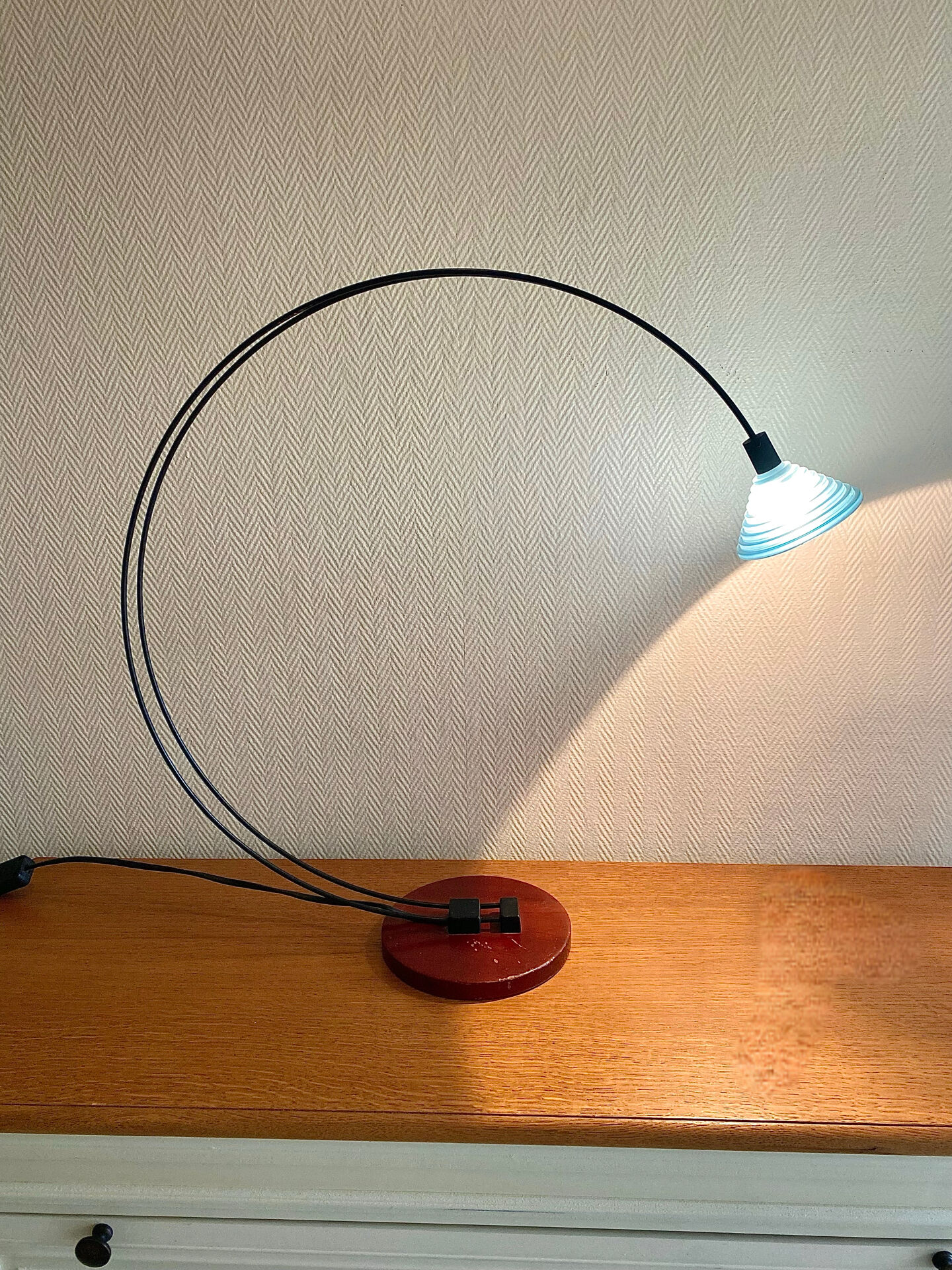Lampe de bureau Optelma Suisse design postmoderniste