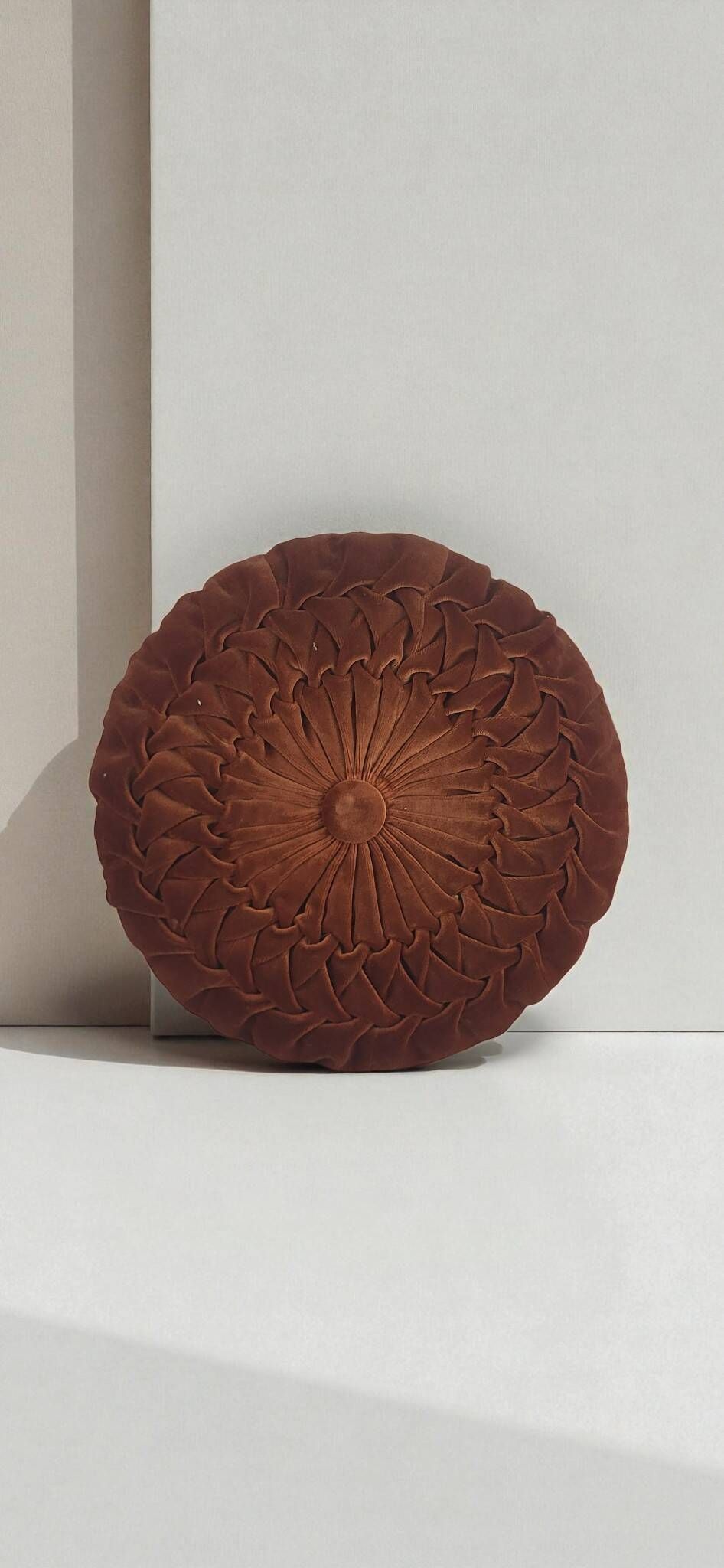 Coussin rond plissé velours