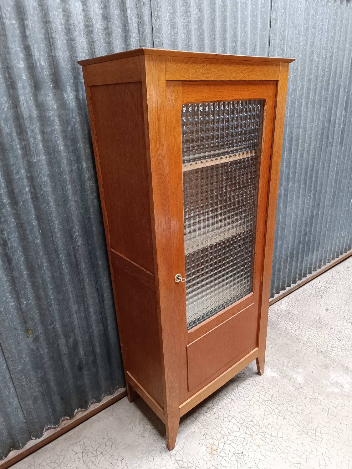 Parisian display cabinet - Glass-fronted Parisian wardrobe
