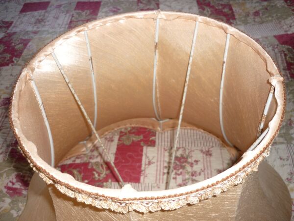 Abat-jour pagode grège rosé rond bandeau festonné Ø 56 cm