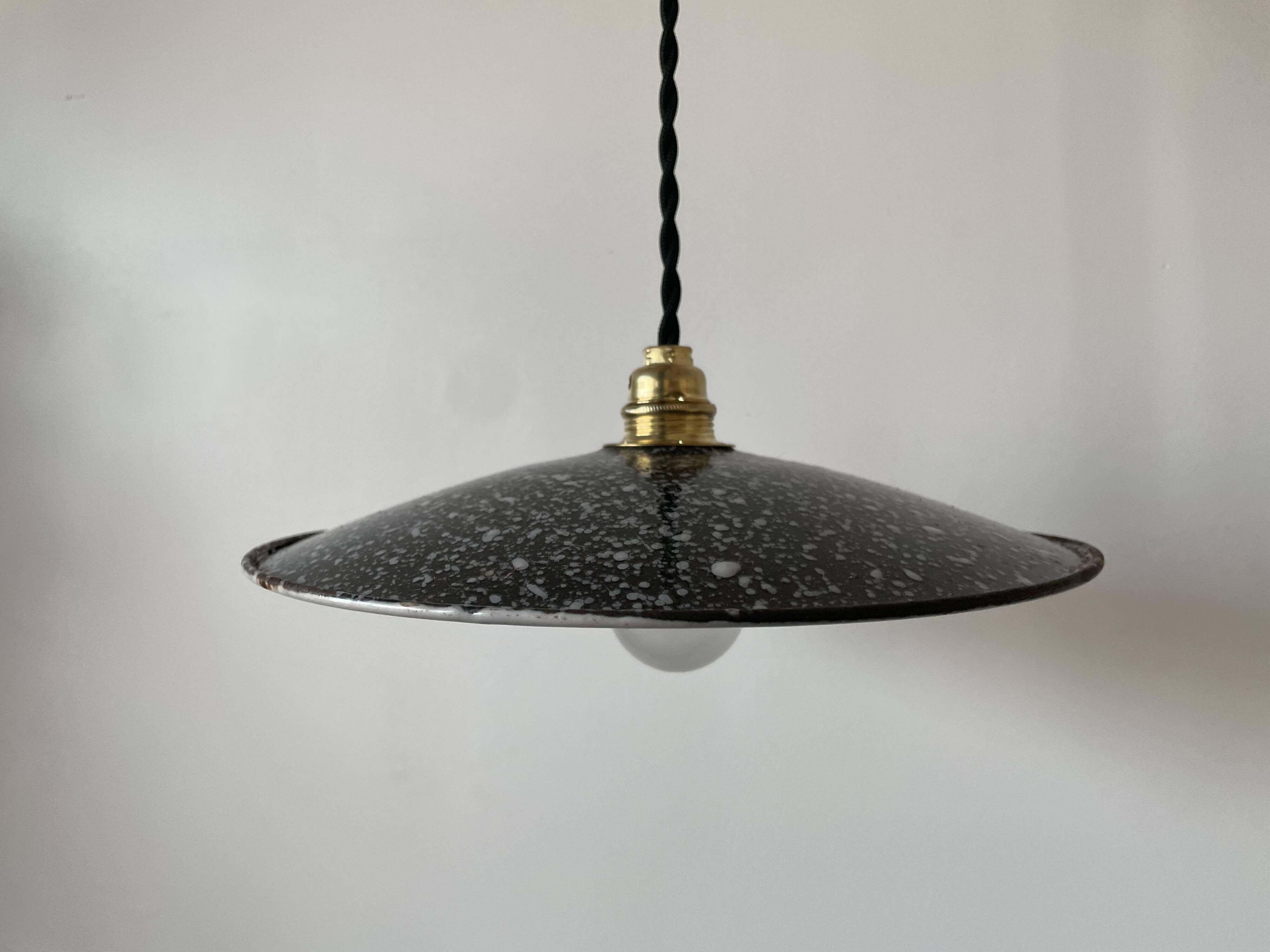 Sheet metal suspension, industrial enameled bowl