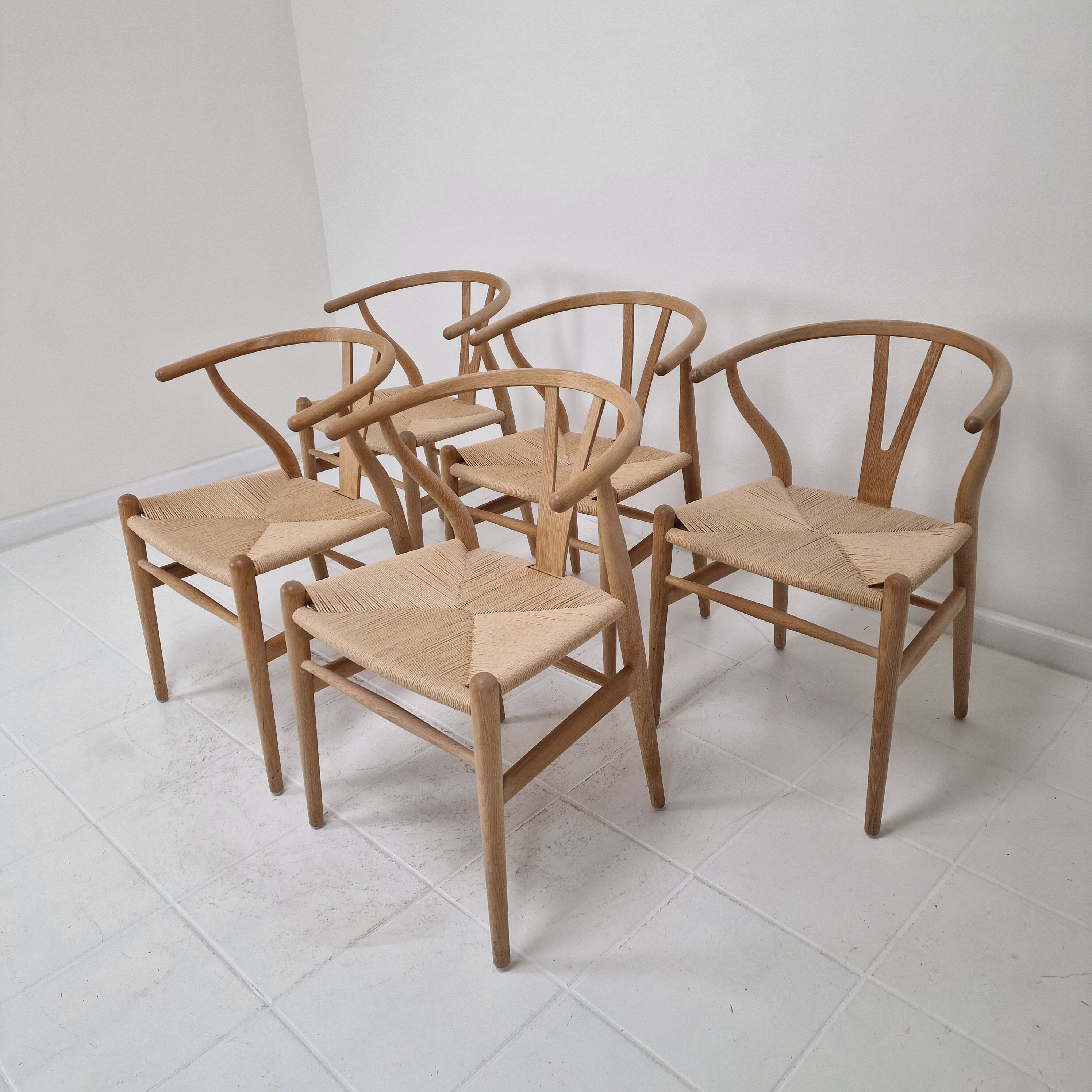 Chaises Wishbone CH24 de Hans J. Wegner par Carl Hansen & Søn, Danemark, Ensemble de 5