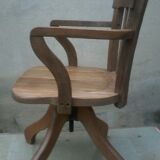 American office swivel and adjustable in height Chair