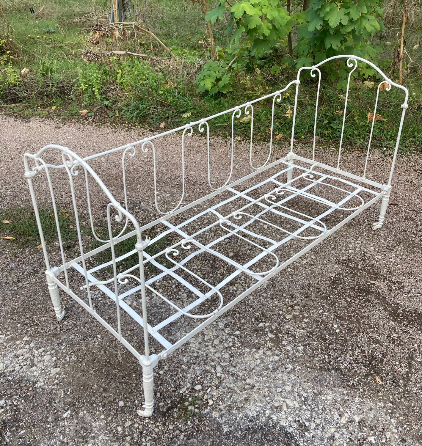 19th century wrought iron baby bed convertible into a bench + wool mattress
