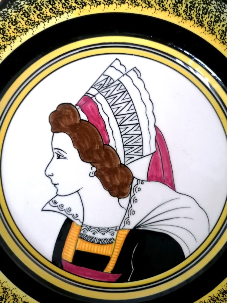 Pair of plates Henriot Quimper couple of Bretons