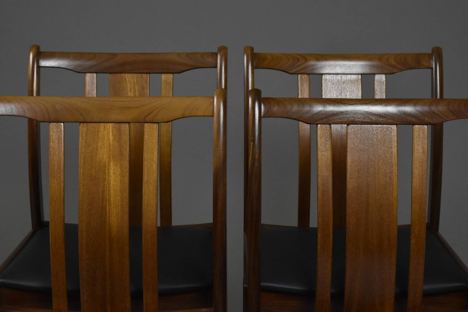 Ensemble de 4 chaises danoises en massif d'afomosia, années 60