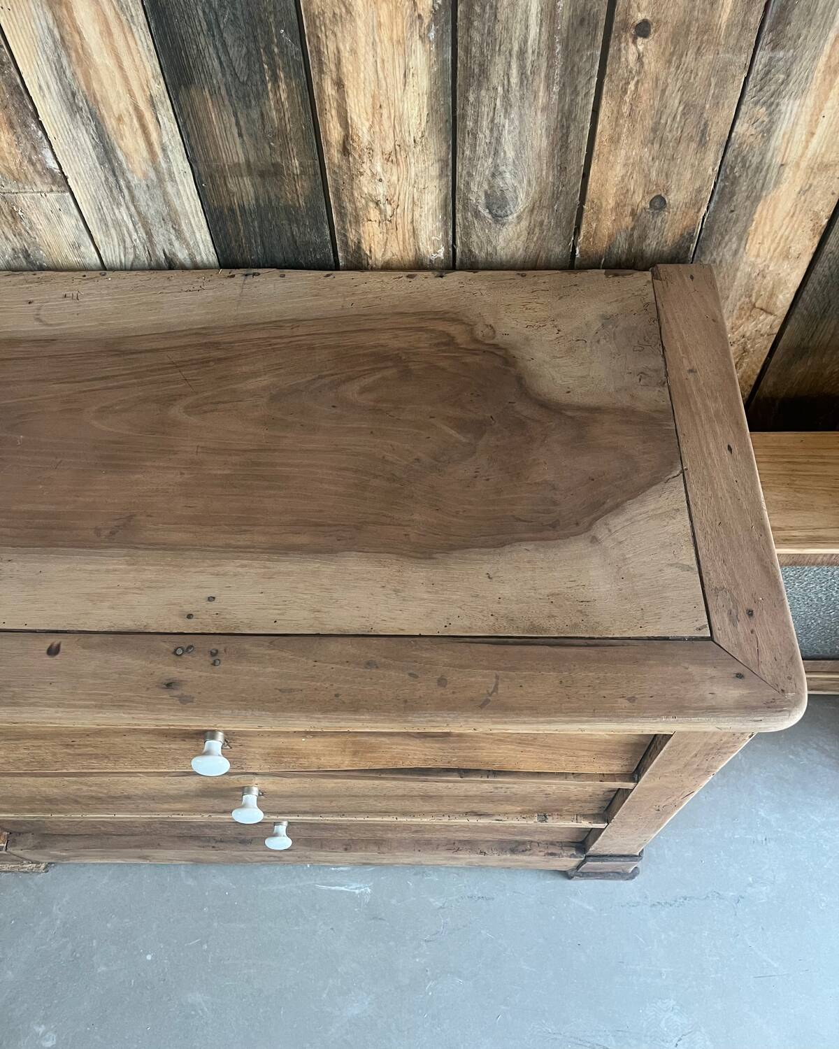 Walnut chest of drawers