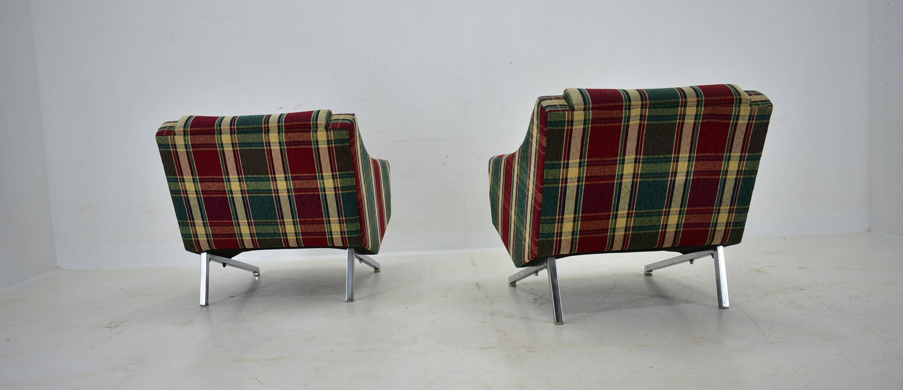 1970s Pair of Italian Design Armchairs