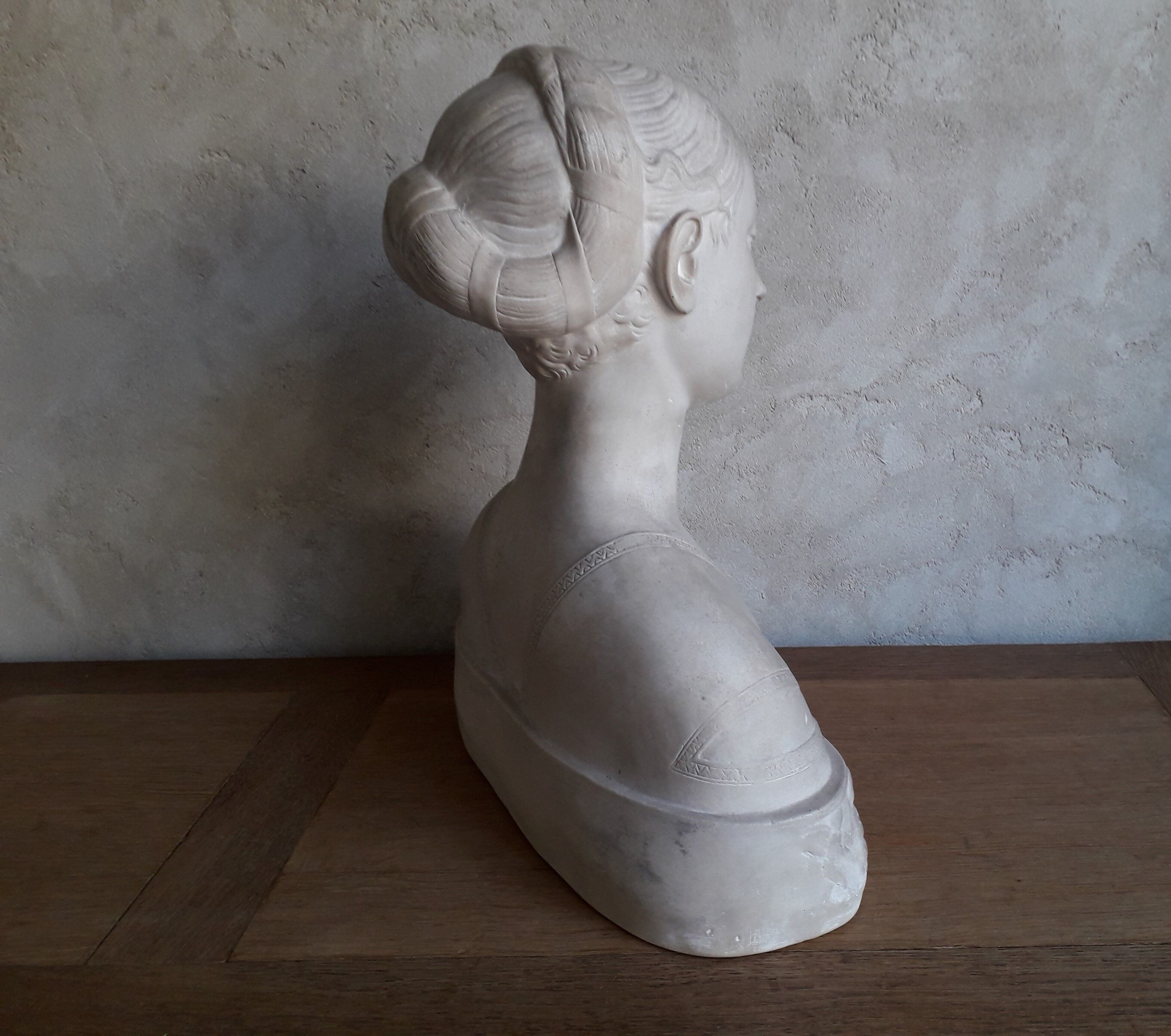 Buste en plâtre de femme ateliers du Louvre