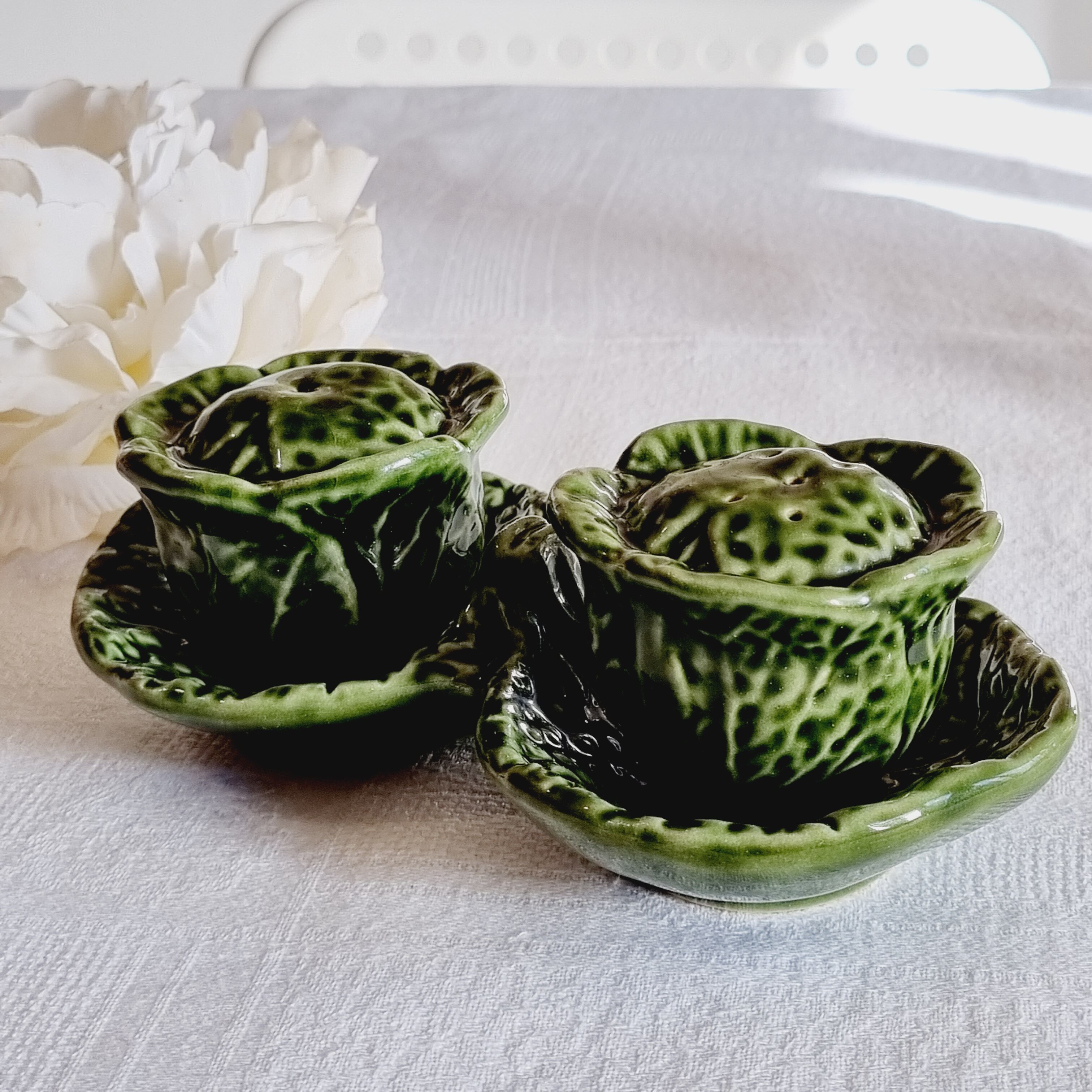 Salt and pepper in slurry cabbage