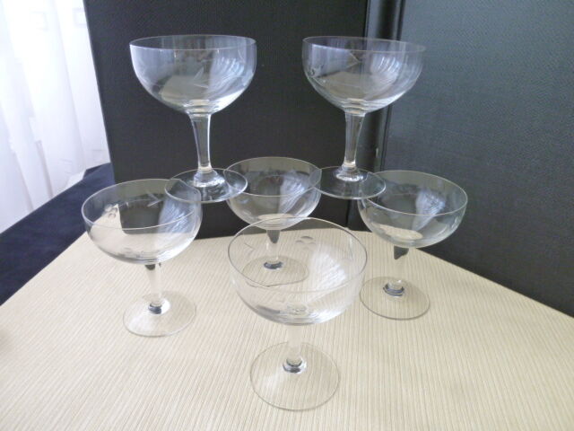Set de 6 coupes à champagne vintage en verre moulé
