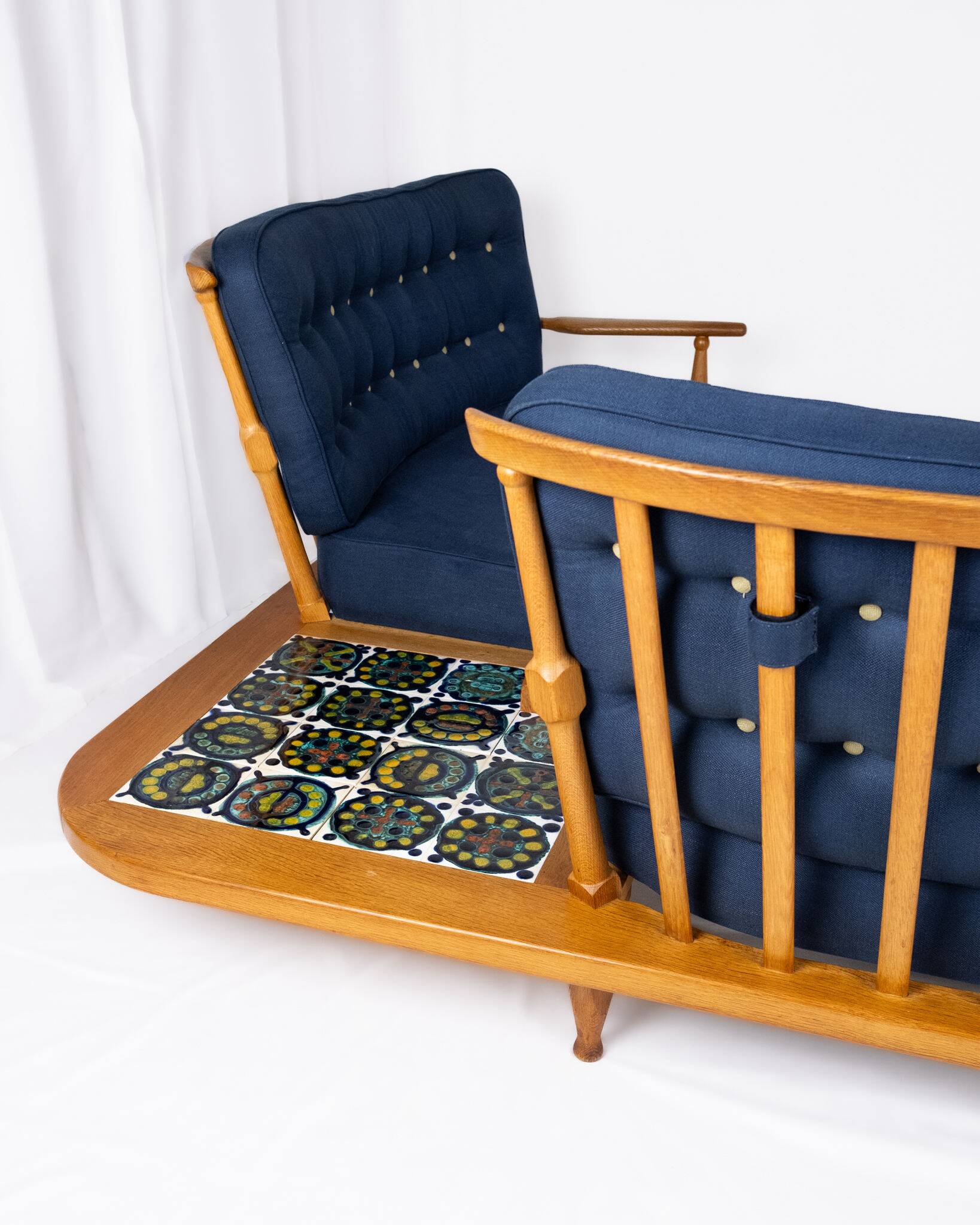 Grande banquette éventail d'angle en chêne, Guillerme et Chambron, 1970s