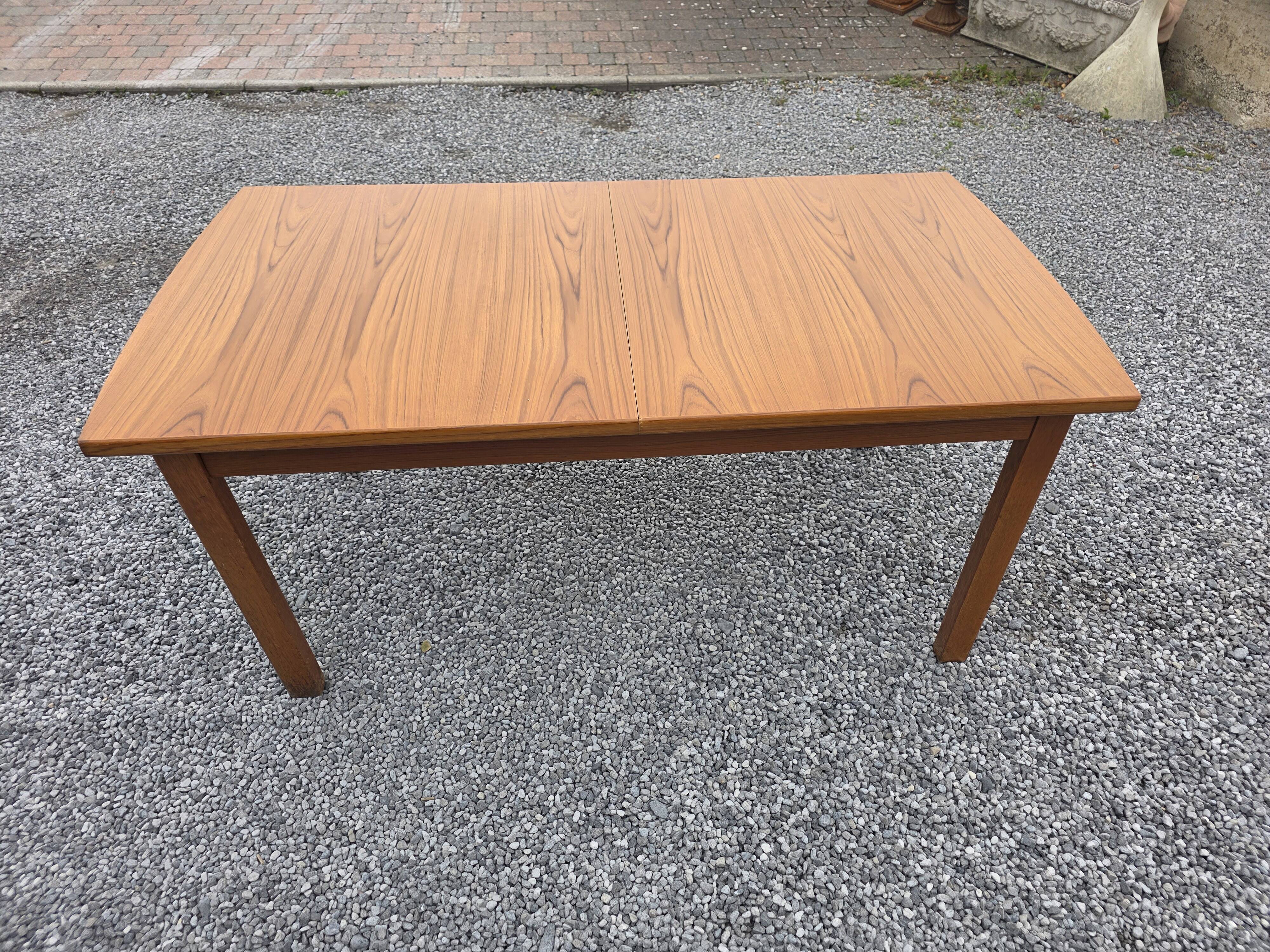 Table scandinave extensible en teck des années 60