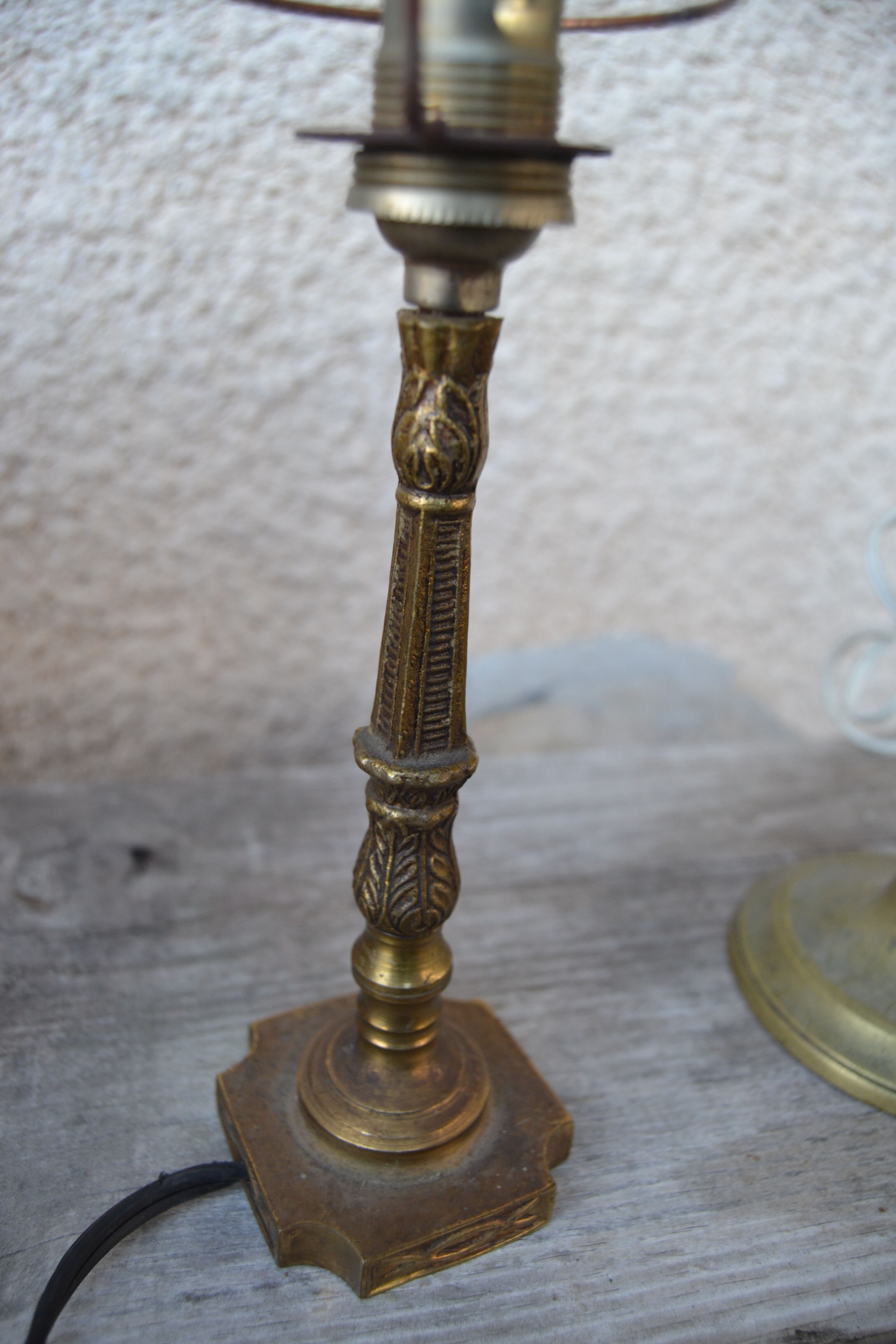 Chiseled copper lamp foot